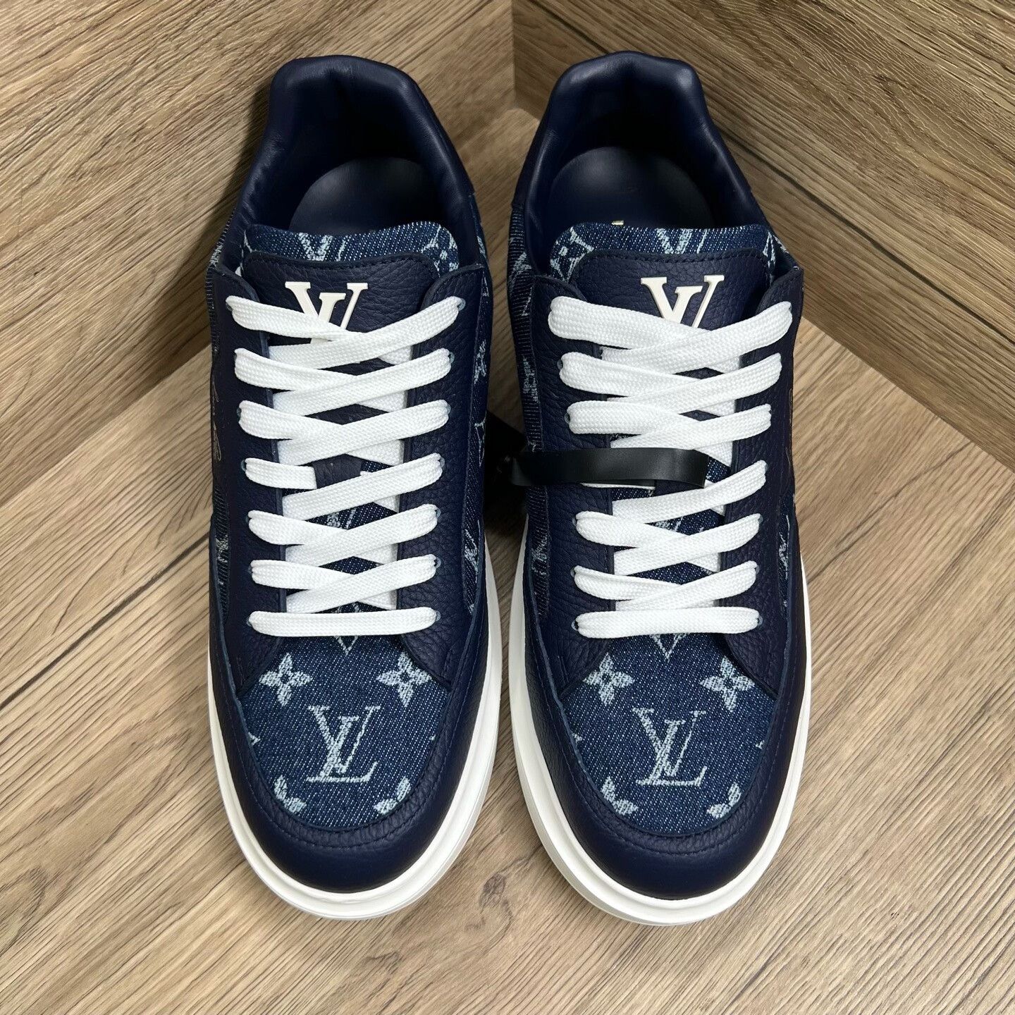 Louis Vuitton Louis Vuitton Blue Lowtop Sneakers 9 Men Size US 9 / EU 42 - 3 Thumbnail