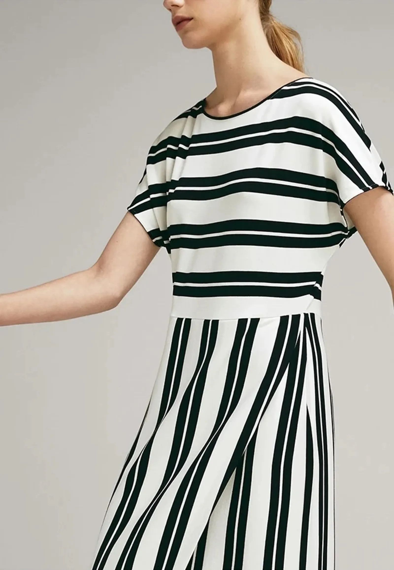 Massimo Dutti Massimo Dutti Vardagsklänning Dress Size XS / US 0-2 / IT 36-38 - 4 Thumbnail