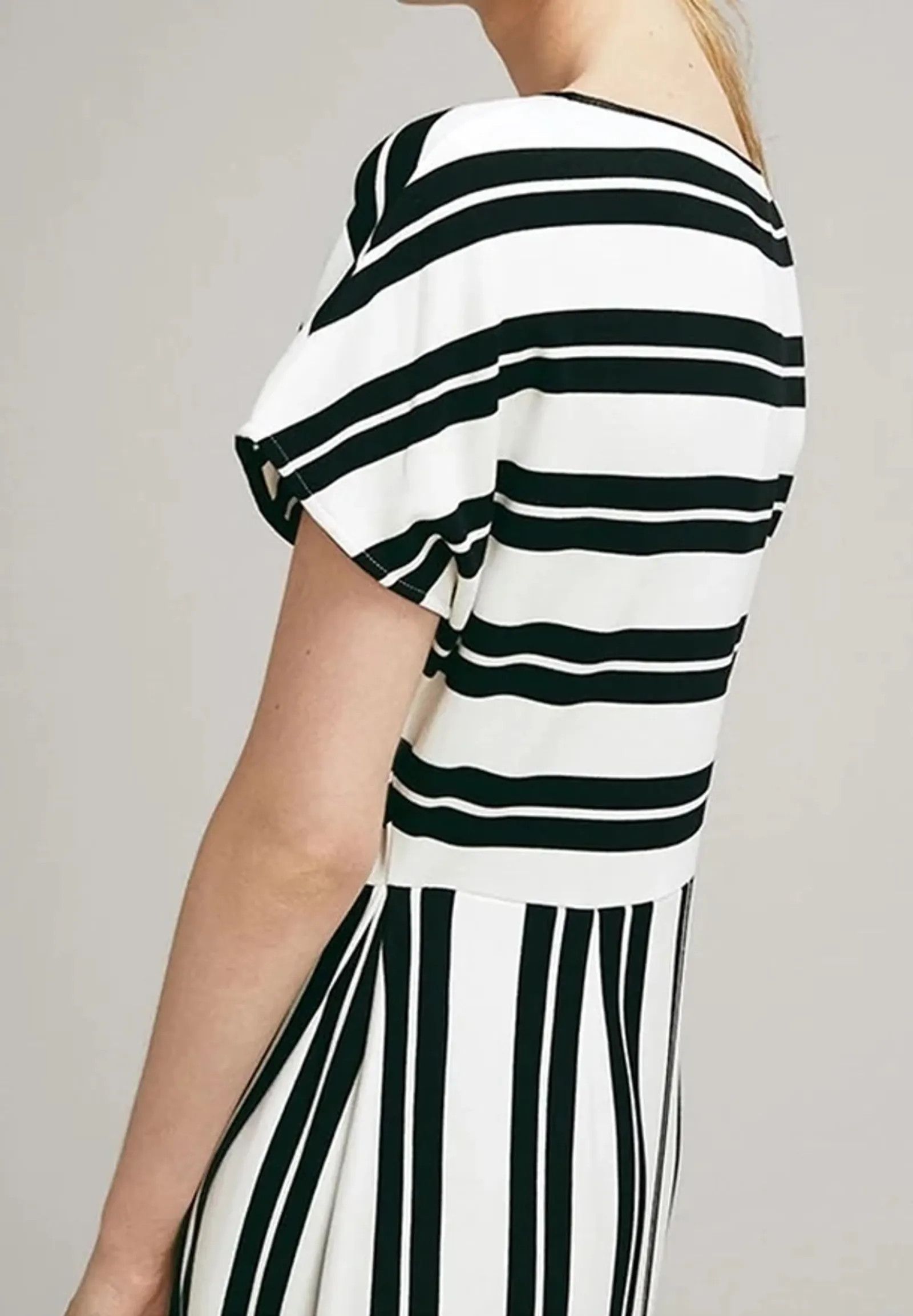 Massimo Dutti Massimo Dutti Vardagsklänning Dress Size XS / US 0-2 / IT 36-38 - 5 Thumbnail