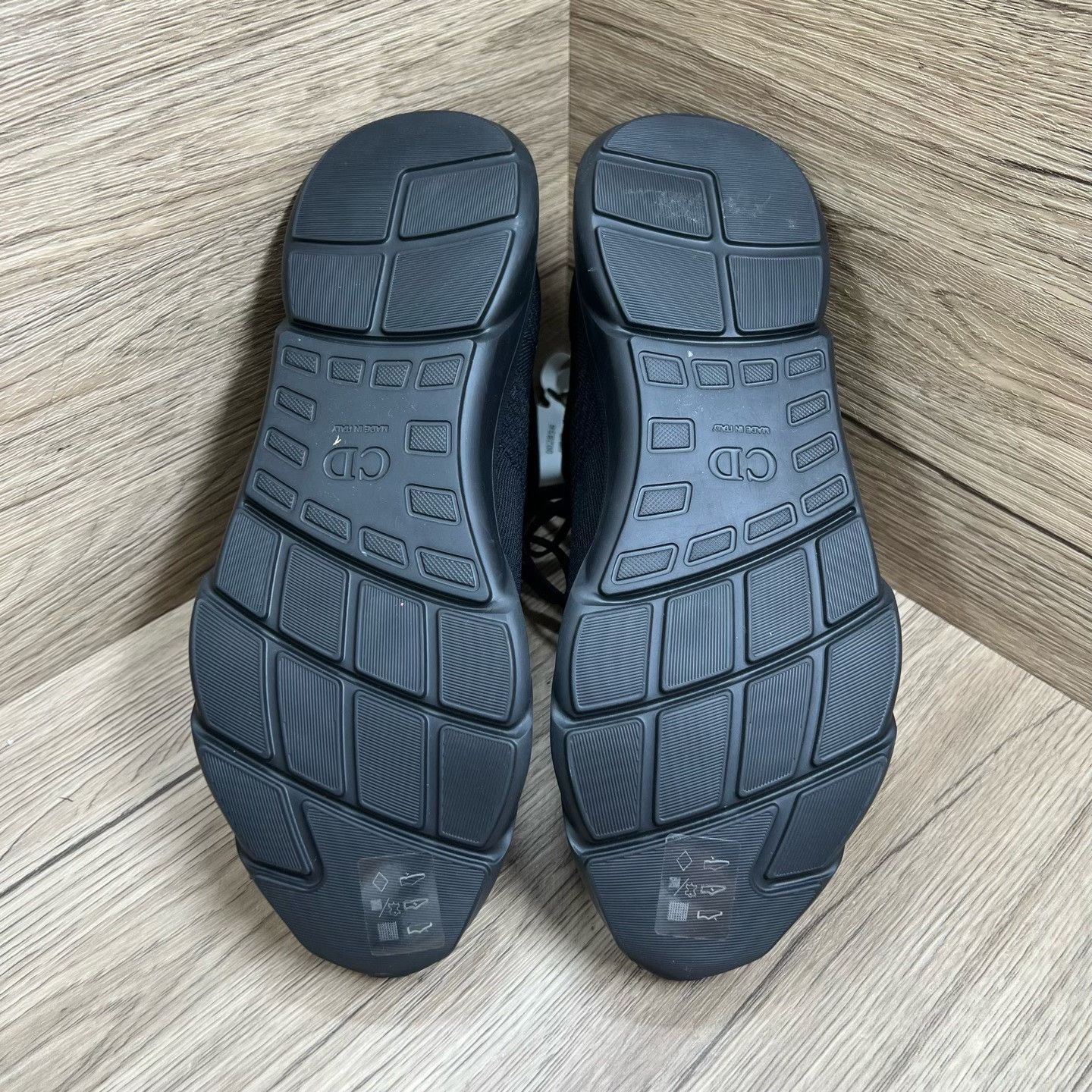 Dior Dior Black Hitop Sneakers 7 Men Size US 7 / EU 40 - 6 Thumbnail