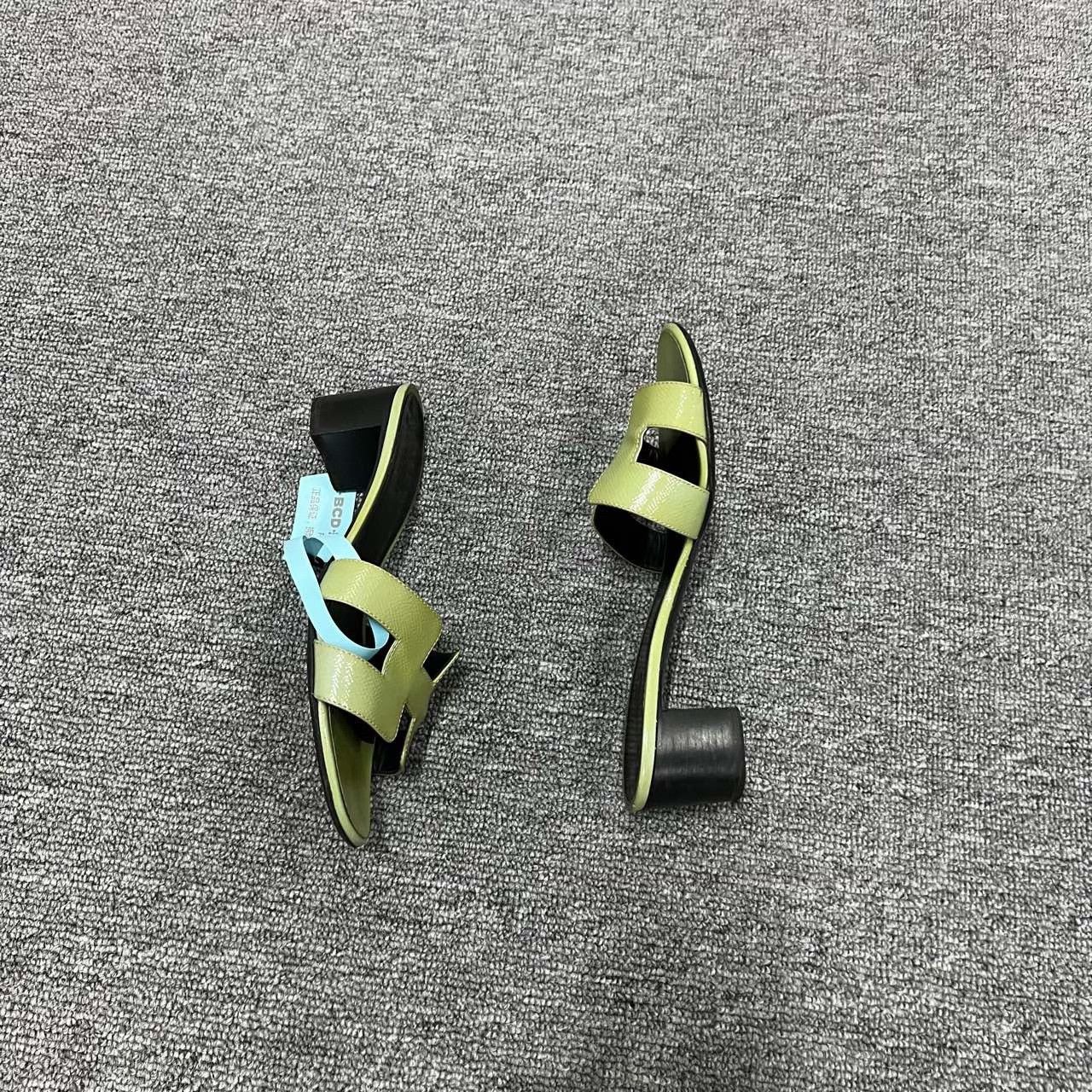 Hermes Hermes Patent Green Sandals us_7 Women Size US 7 / IT 37 - 3 Thumbnail