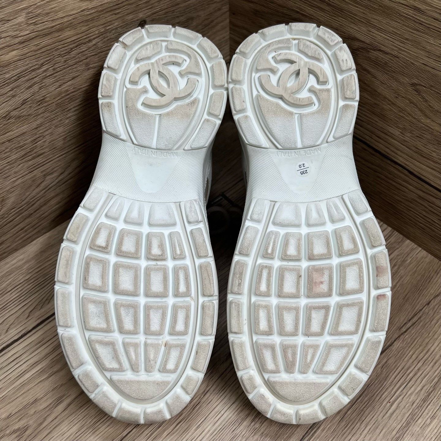 Chanel Chanel Gray Lowtop Sneakers us_7 Women Size US 7 / IT 37 - 6 Thumbnail