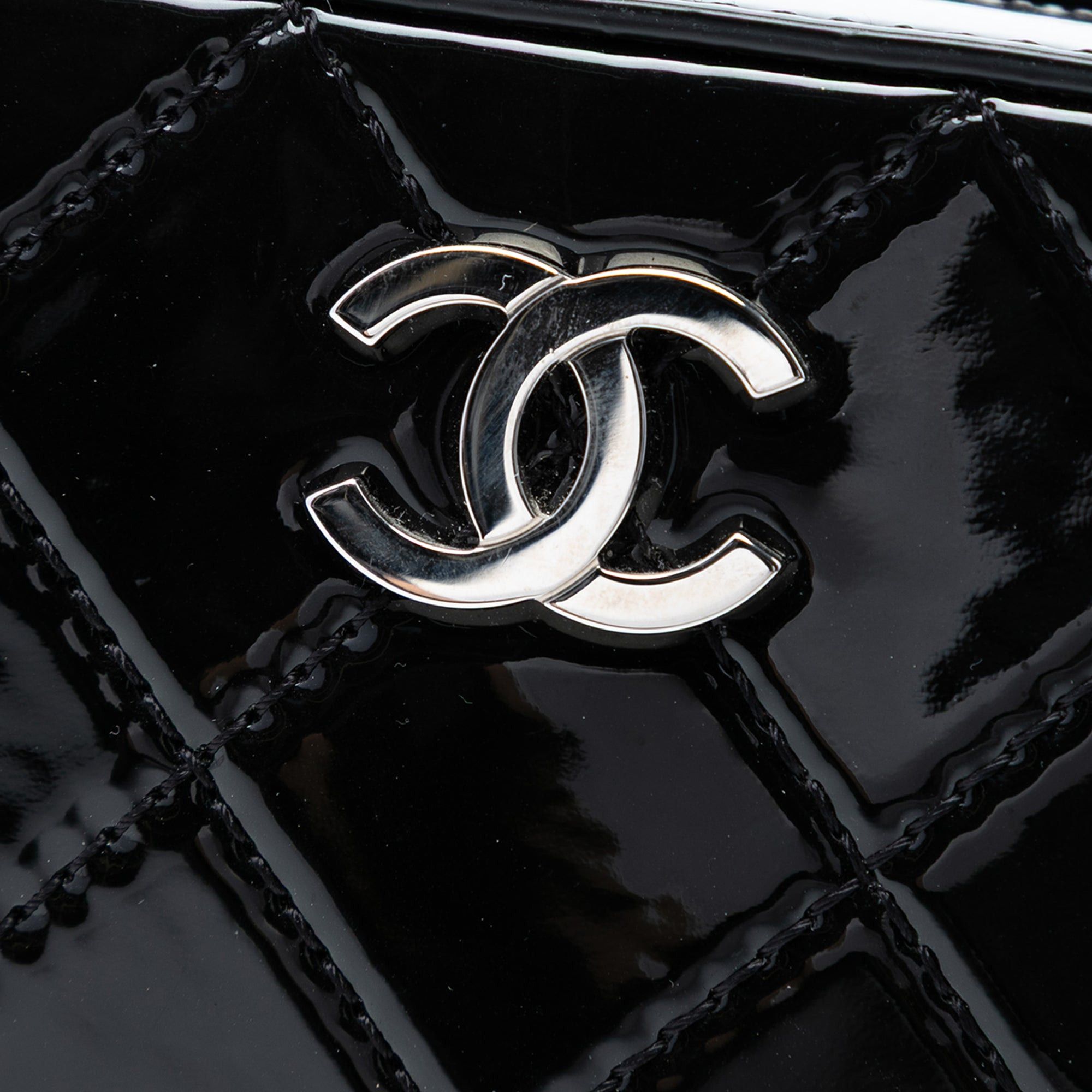 Chanel CC Quilted Patent Travel Kit Vanity Case Size ONE SIZE - 6 Thumbnail
