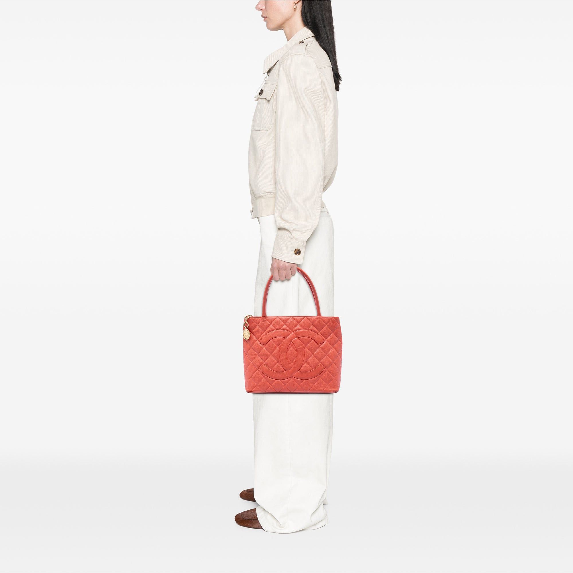 Chanel Caviar Medallion Tote Size ONE SIZE - 7 Thumbnail