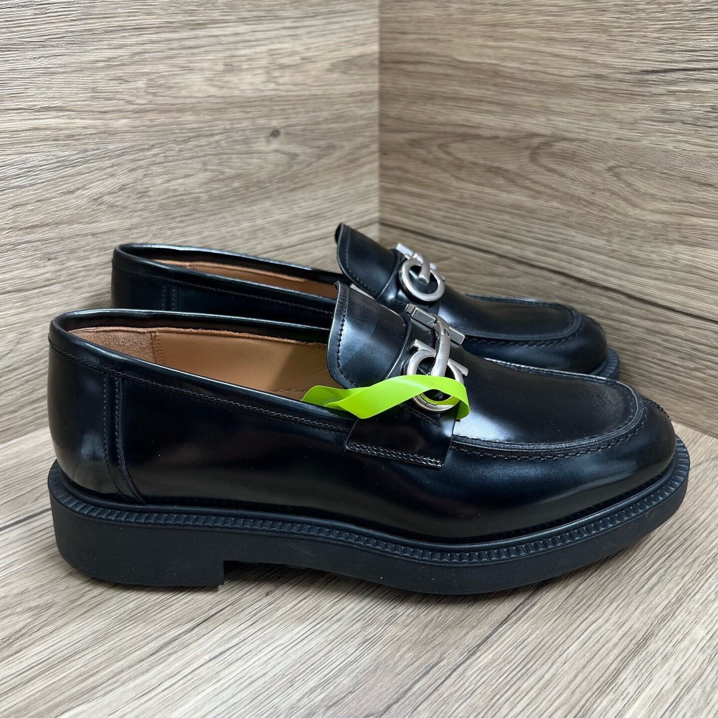 Salvatore Ferragamo Salvatore Ferragamo Silver Lowtop Sneakers 6.5 Men Size US 6.5 / EU 39-40 - 4 Thumbnail