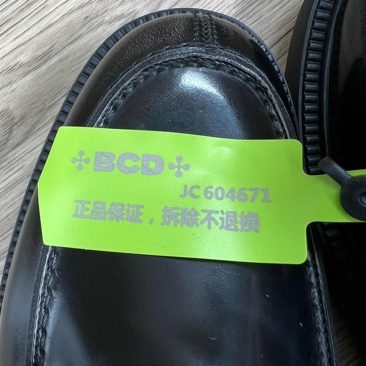 Salvatore Ferragamo Salvatore Ferragamo Silver Lowtop Sneakers 6.5 Men Size US 6.5 / EU 39-40 - 8 Thumbnail
