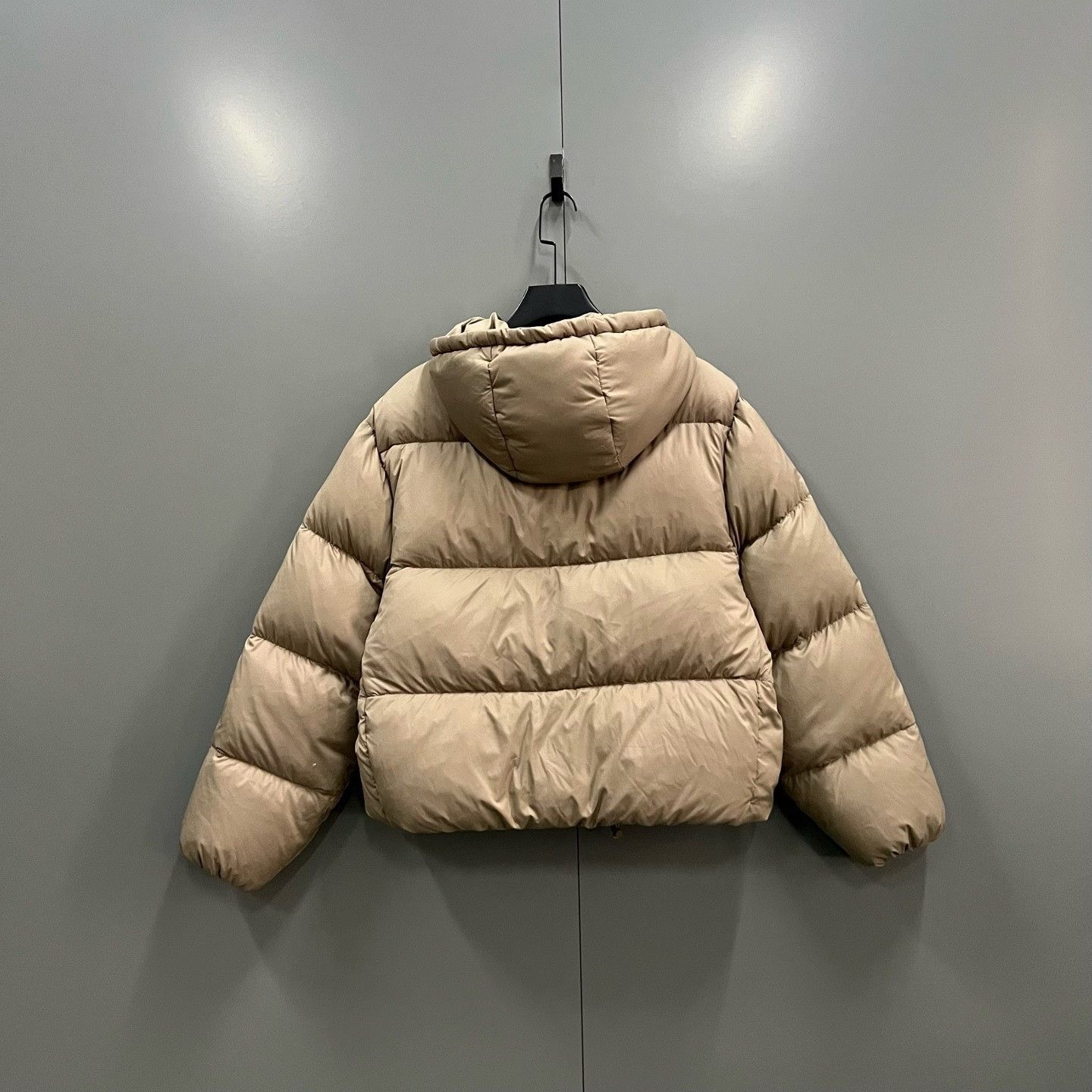 Miu Miu Miu Miu Retro Embroidered Beige Down Jacket XS Women Size XS / US 0-2 / IT 36-38 - 2 Thumbnail