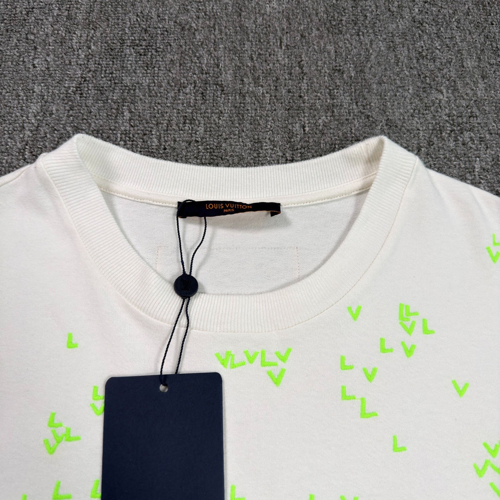 Louis Vuitton Louis Vuitton Green Crane Print T-Shirt L Size US L / EU 52-54 / 3 - 4 Thumbnail