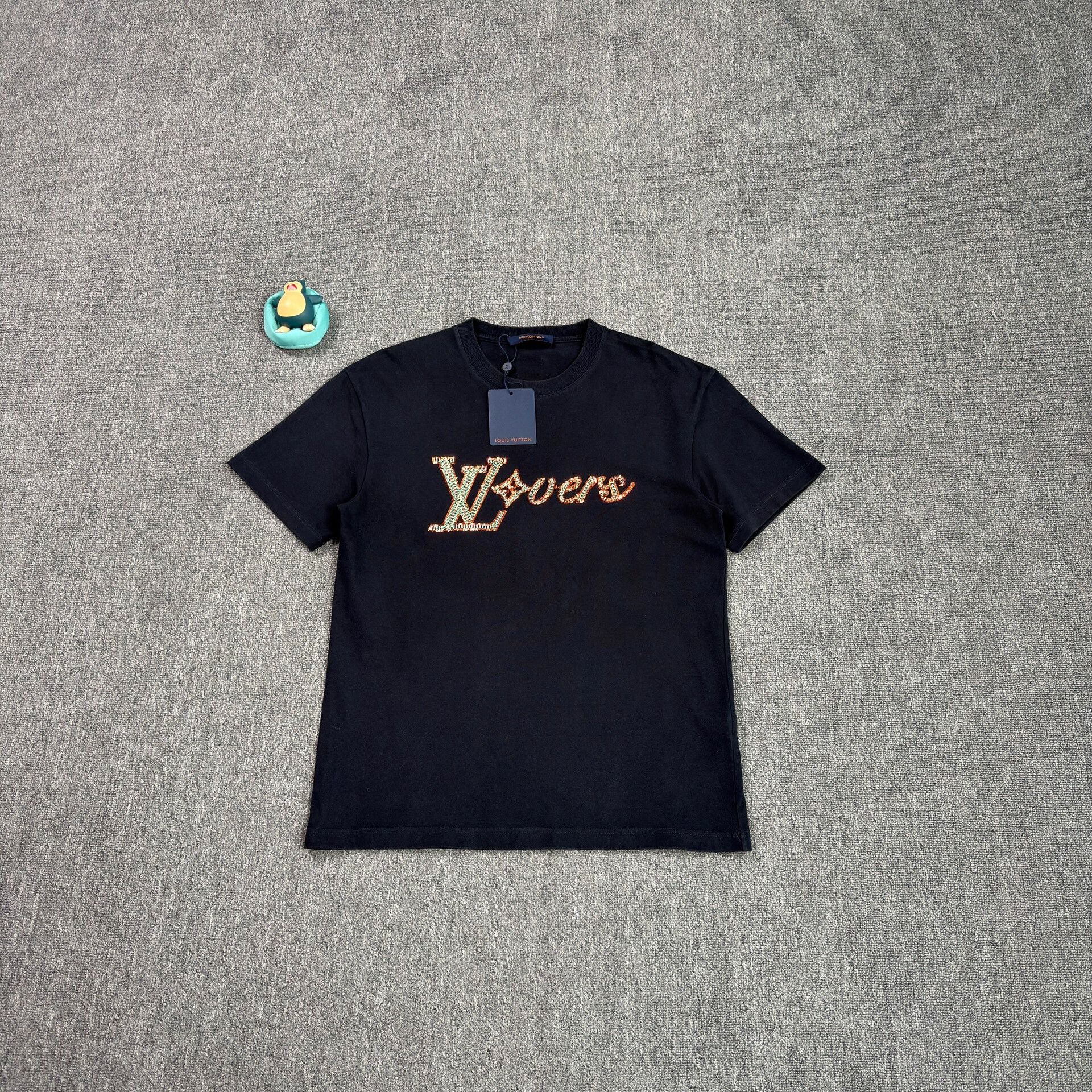 Louis Vuitton Louis Vuitton Sequin LVovers T-Shirt Size M Size US M / EU 48-50 / 2 - 2 Thumbnail