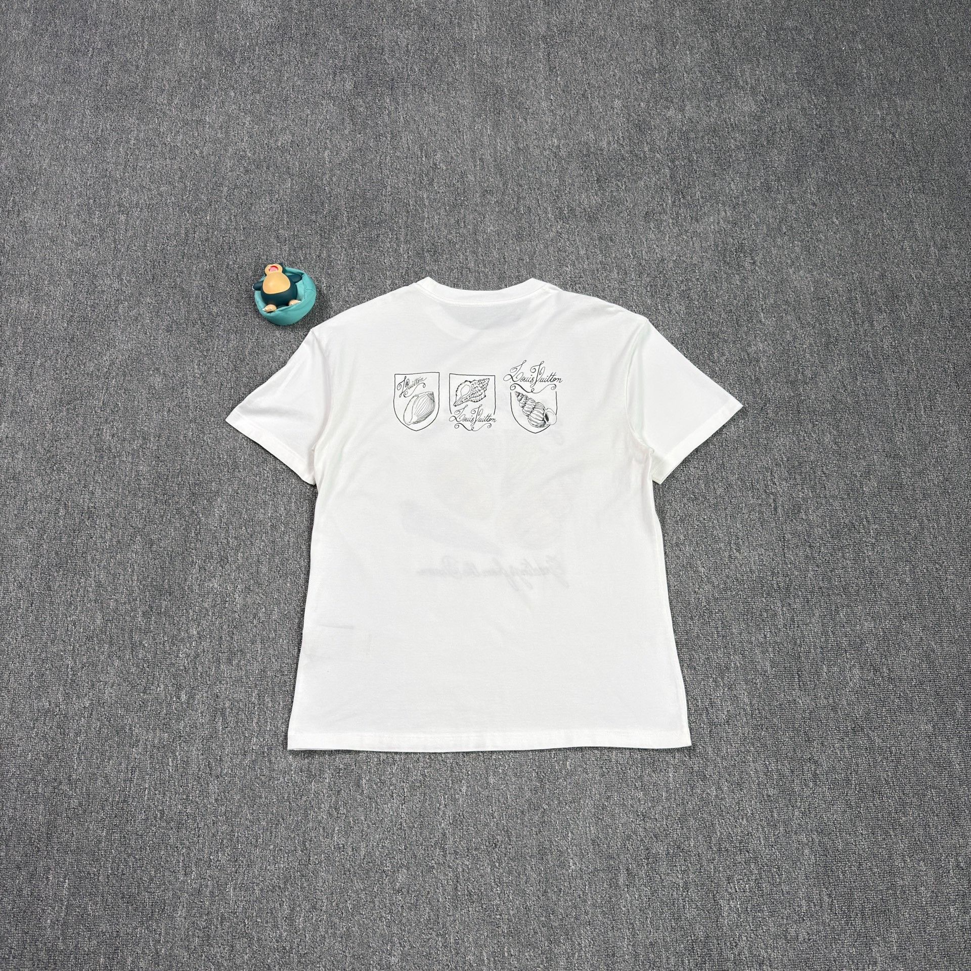 Louis Vuitton Louis Vuitton Pharrell Shell Print T-Shirt Size S Size US S / EU 44-46 / 1 - 3 Thumbnail
