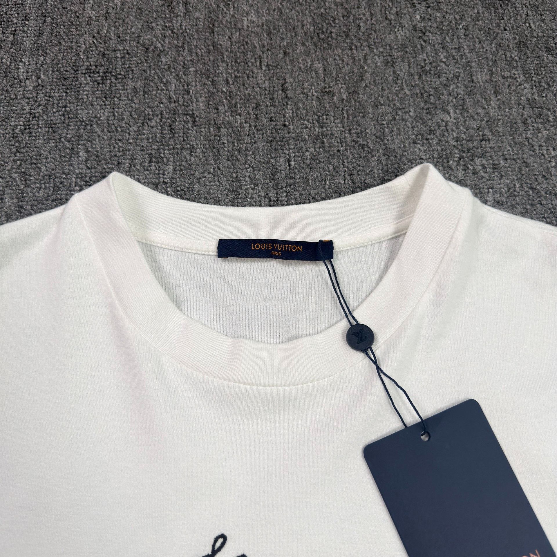 Louis Vuitton Louis Vuitton Pharrell Shell Print T-Shirt Size S Size US S / EU 44-46 / 1 - 4 Thumbnail