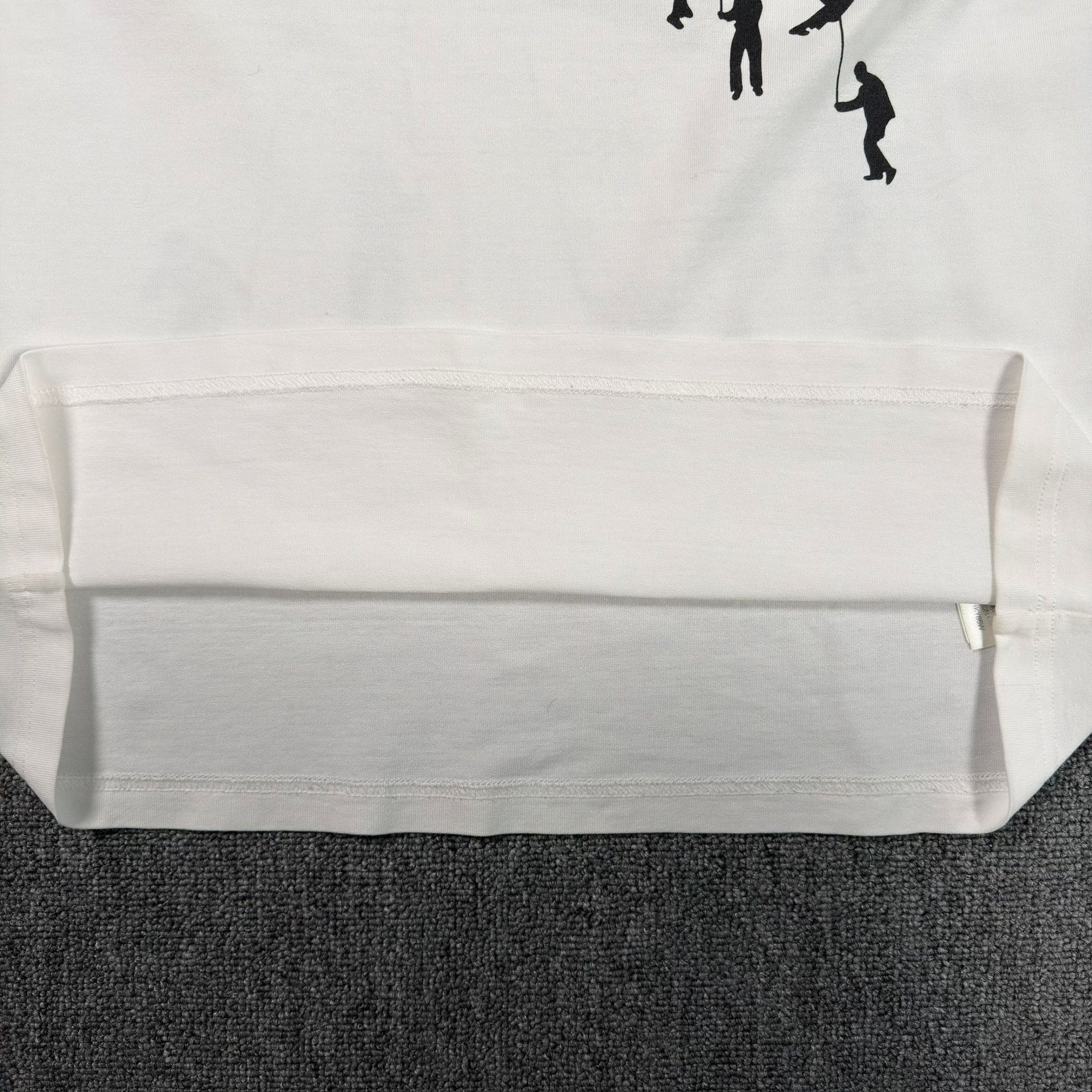 Louis Vuitton Louis Vuitton Floating LV Print T-Shirt L Size US L / EU 52-54 / 3 - 5 Thumbnail
