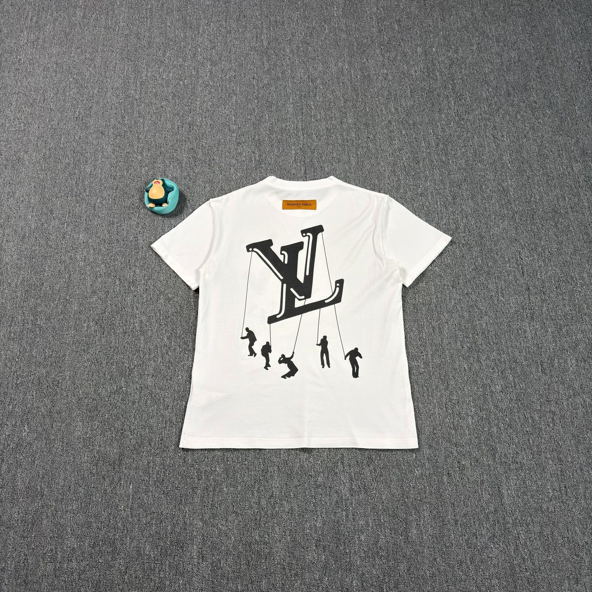Louis Vuitton Louis Vuitton Floating LV Print T-Shirt L Size US L / EU 52-54 / 3 - 9 Thumbnail
