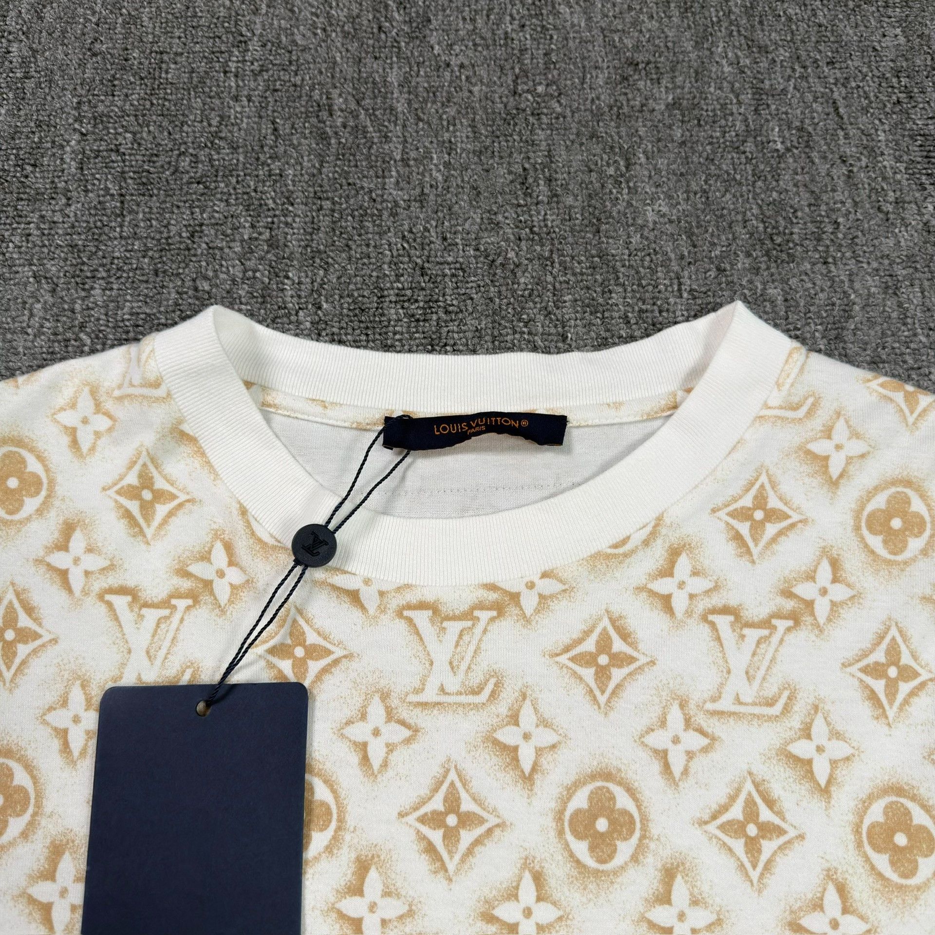 Louis Vuitton Louis Vuitton Monogram All-over T-Shirt Size M Size US M / EU 48-50 / 2 - 4 Thumbnail