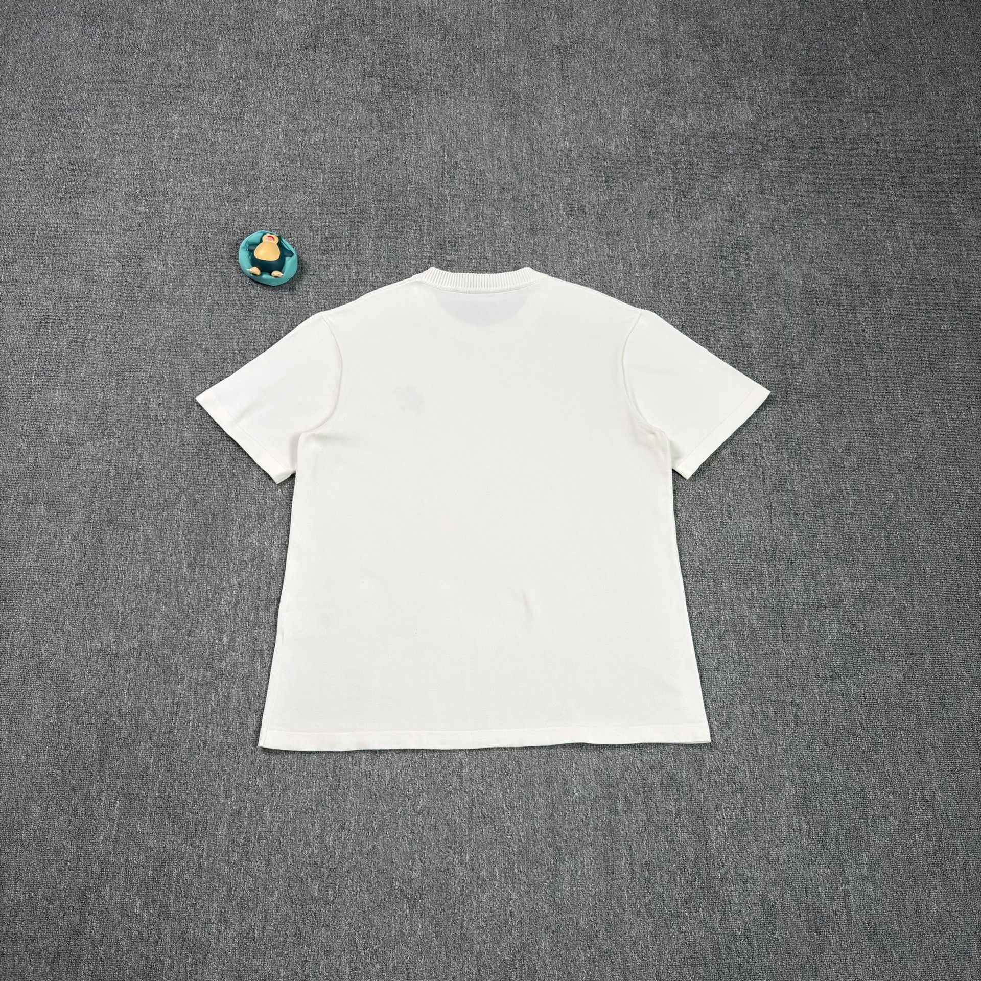 Louis Vuitton Louis Vuitton Pin Logo T-Shirt XXL Size US XXL / EU 58 / 5 - 3 Thumbnail