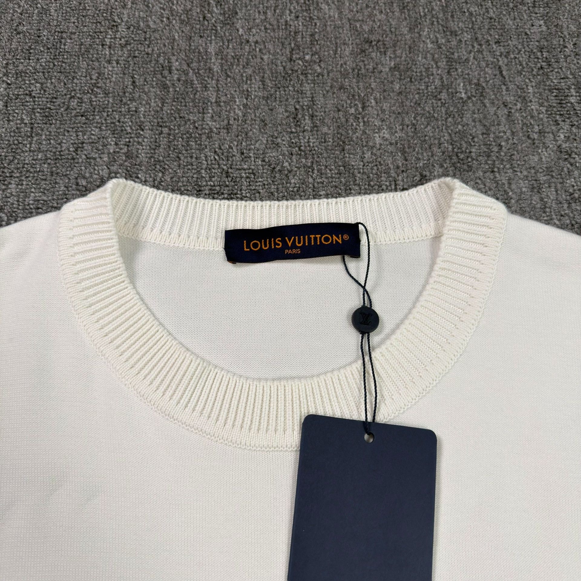 Louis Vuitton Louis Vuitton Pin Logo T-Shirt XXL Size US XXL / EU 58 / 5 - 4 Thumbnail