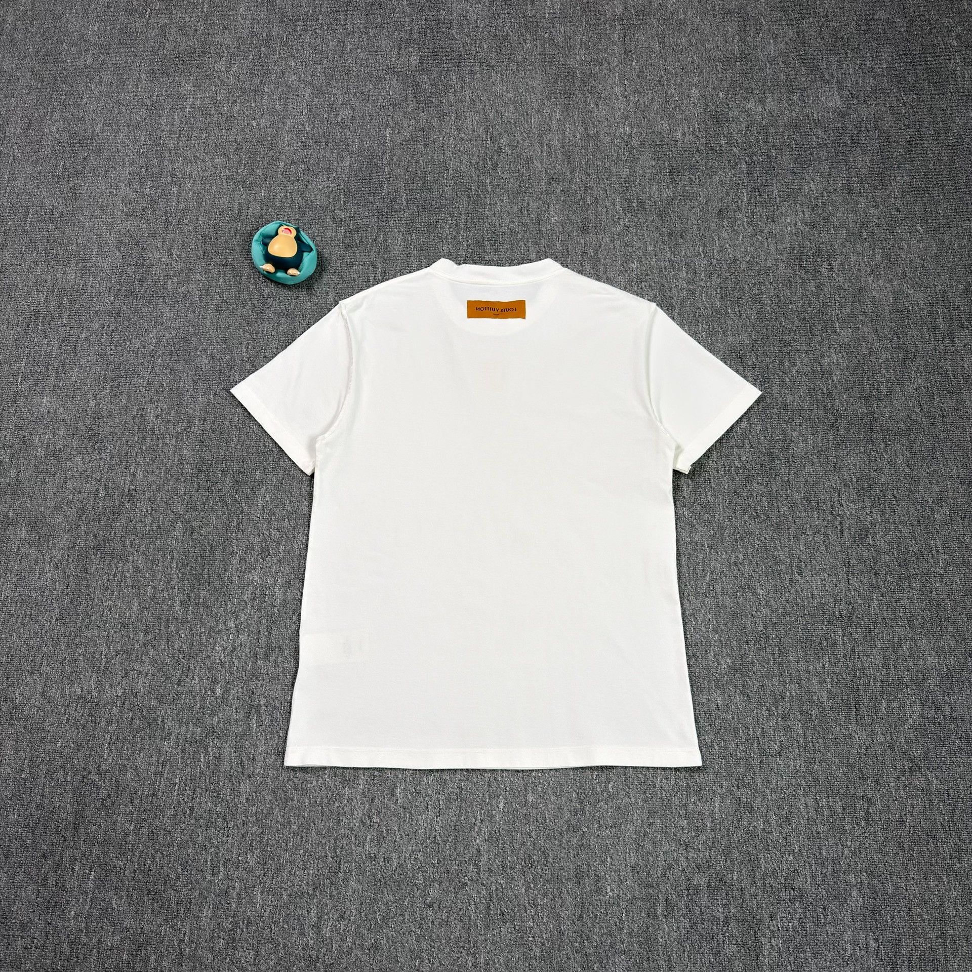 Louis Vuitton Louis Vuitton Embossed Logo T-Shirt Size M Size US M / EU 48-50 / 2 - 3 Thumbnail