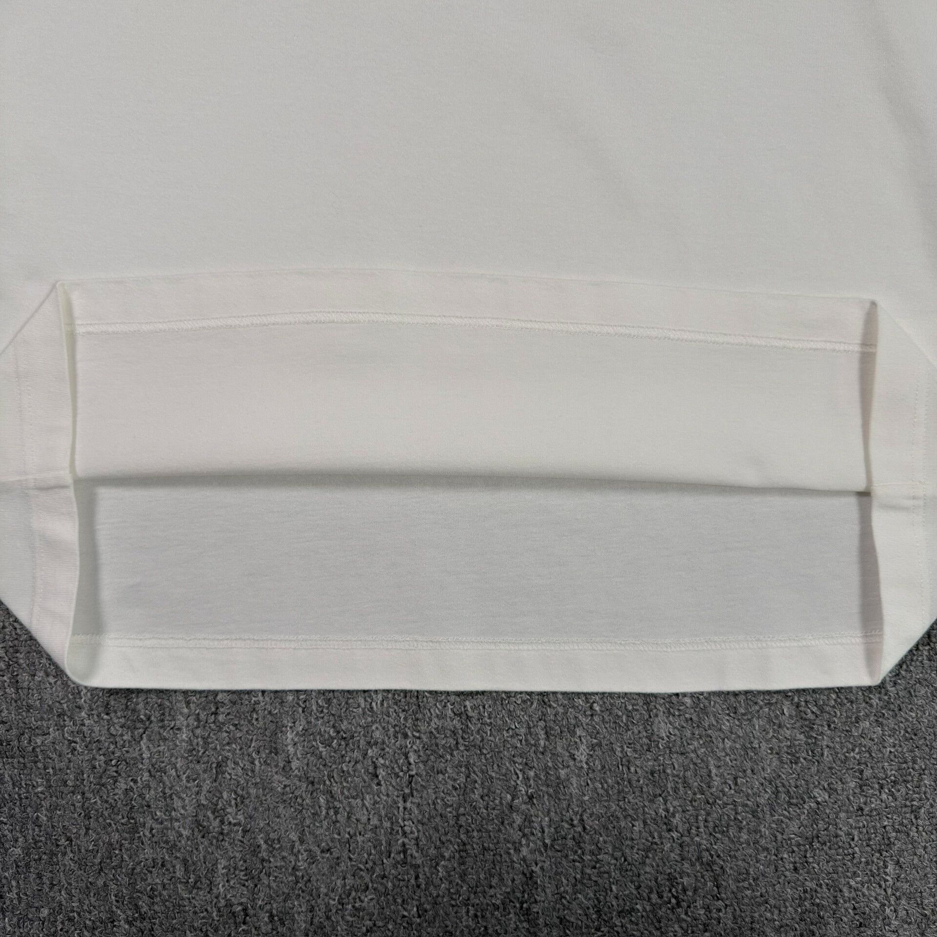 Louis Vuitton Louis Vuitton Embossed Logo T-Shirt Size M Size US M / EU 48-50 / 2 - 6 Thumbnail