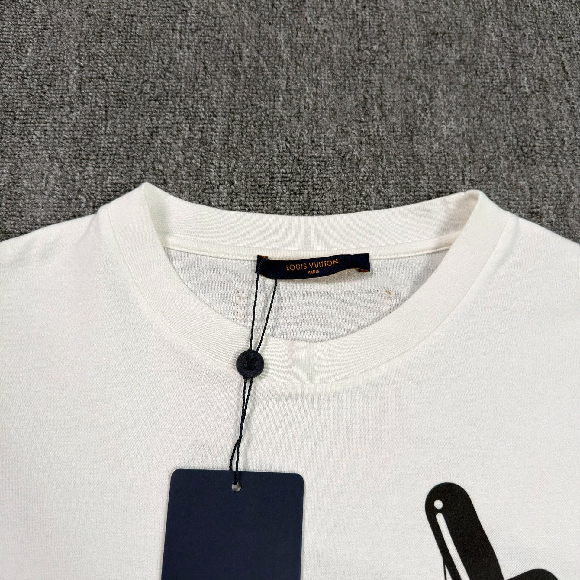 Louis Vuitton Louis Vuitton Puppet Graphic T-Shirt L Size US L / EU 52-54 / 3 - 4 Thumbnail