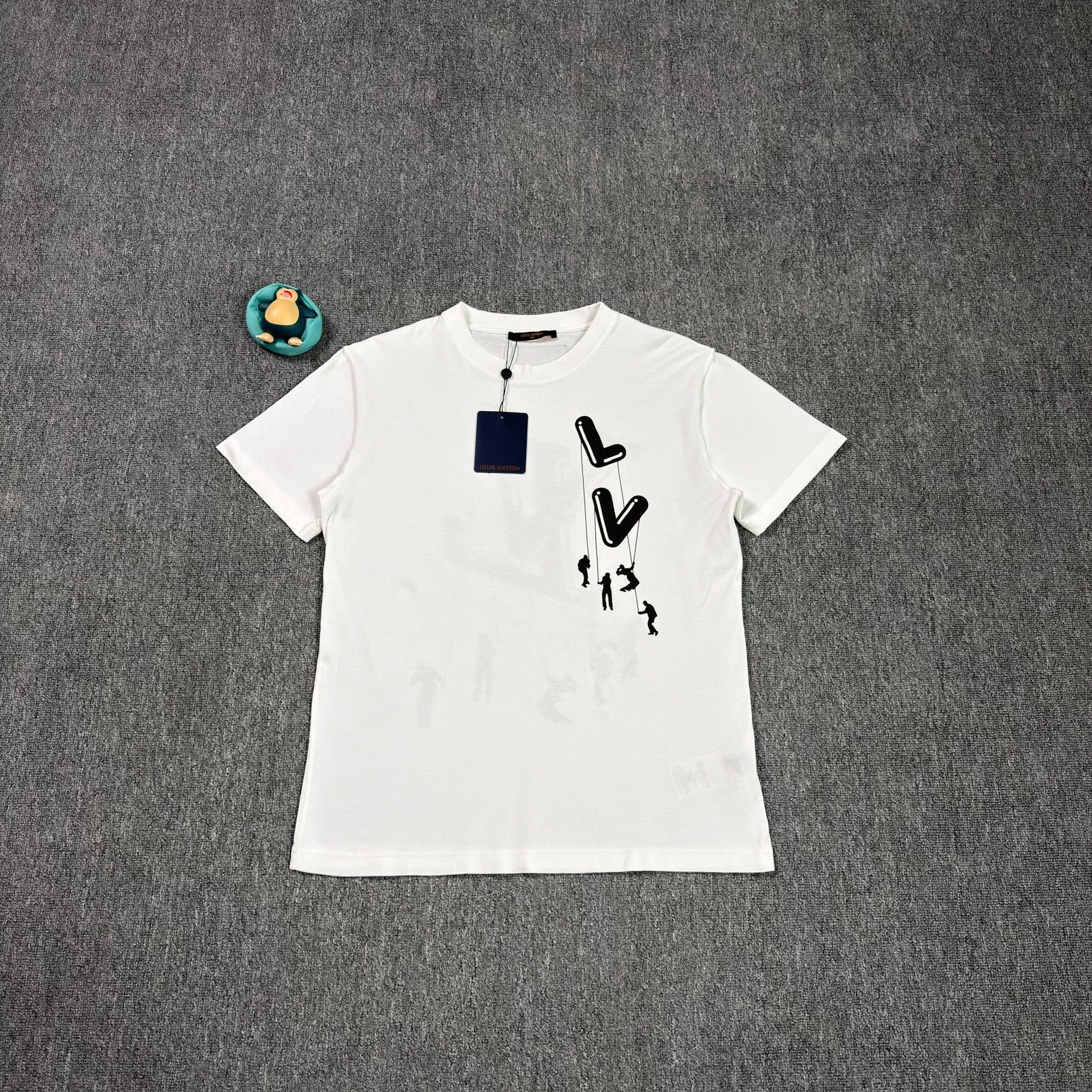 Louis Vuitton Louis Vuitton Puppet Graphic T-Shirt L Size US L / EU 52-54 / 3 - 2 Thumbnail
