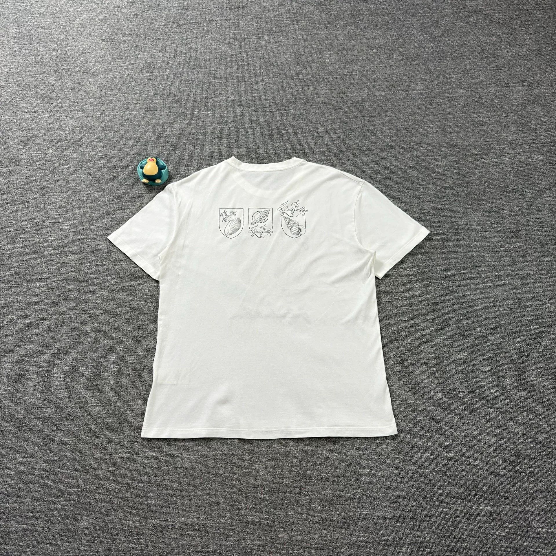 Louis Vuitton Louis Vuitton Shell Graphic T-Shirt XXL Size US XXL / EU 58 / 5 - 8 Thumbnail