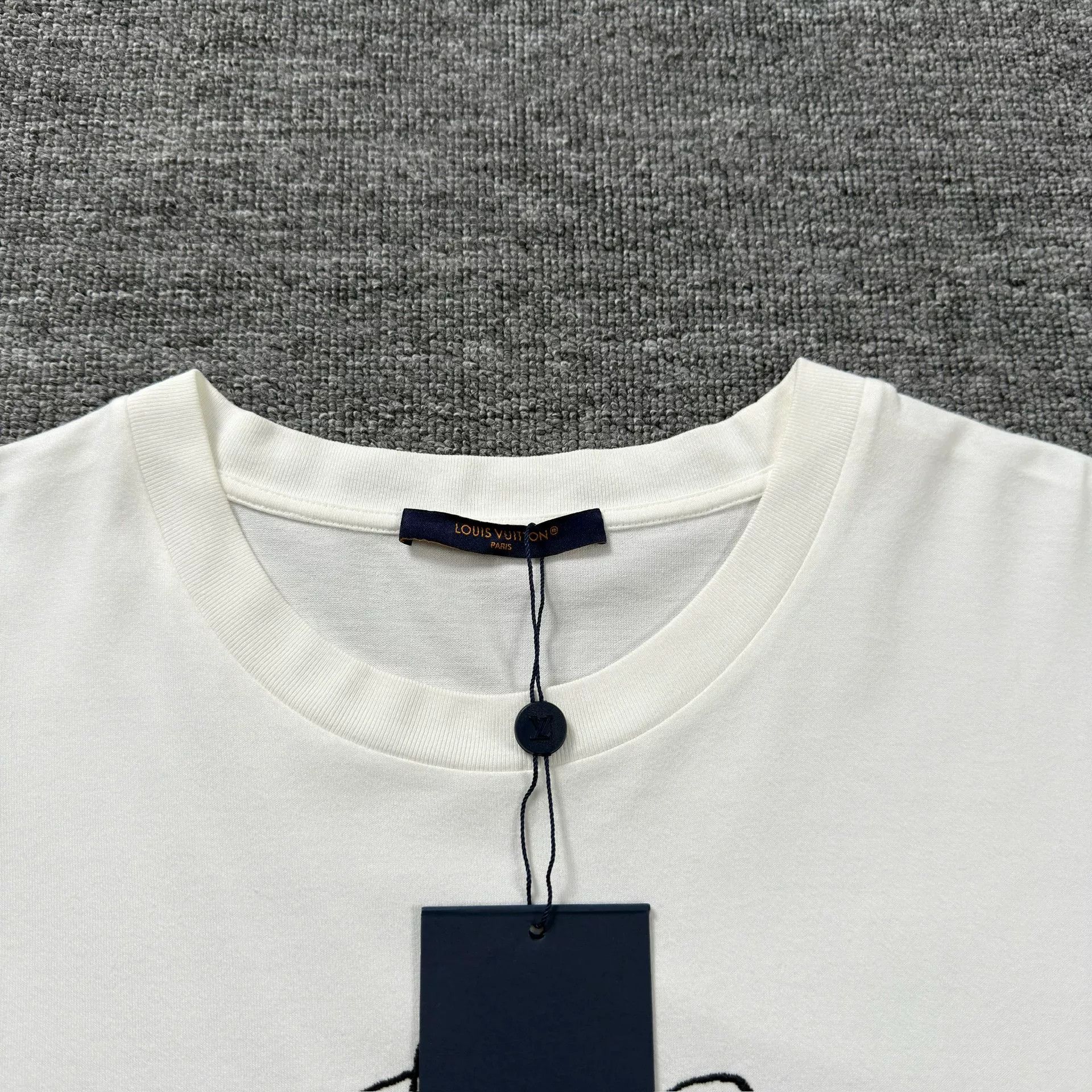 Louis Vuitton Louis Vuitton Shell Graphic T-Shirt XXL Size US XXL / EU 58 / 5 - 3 Thumbnail