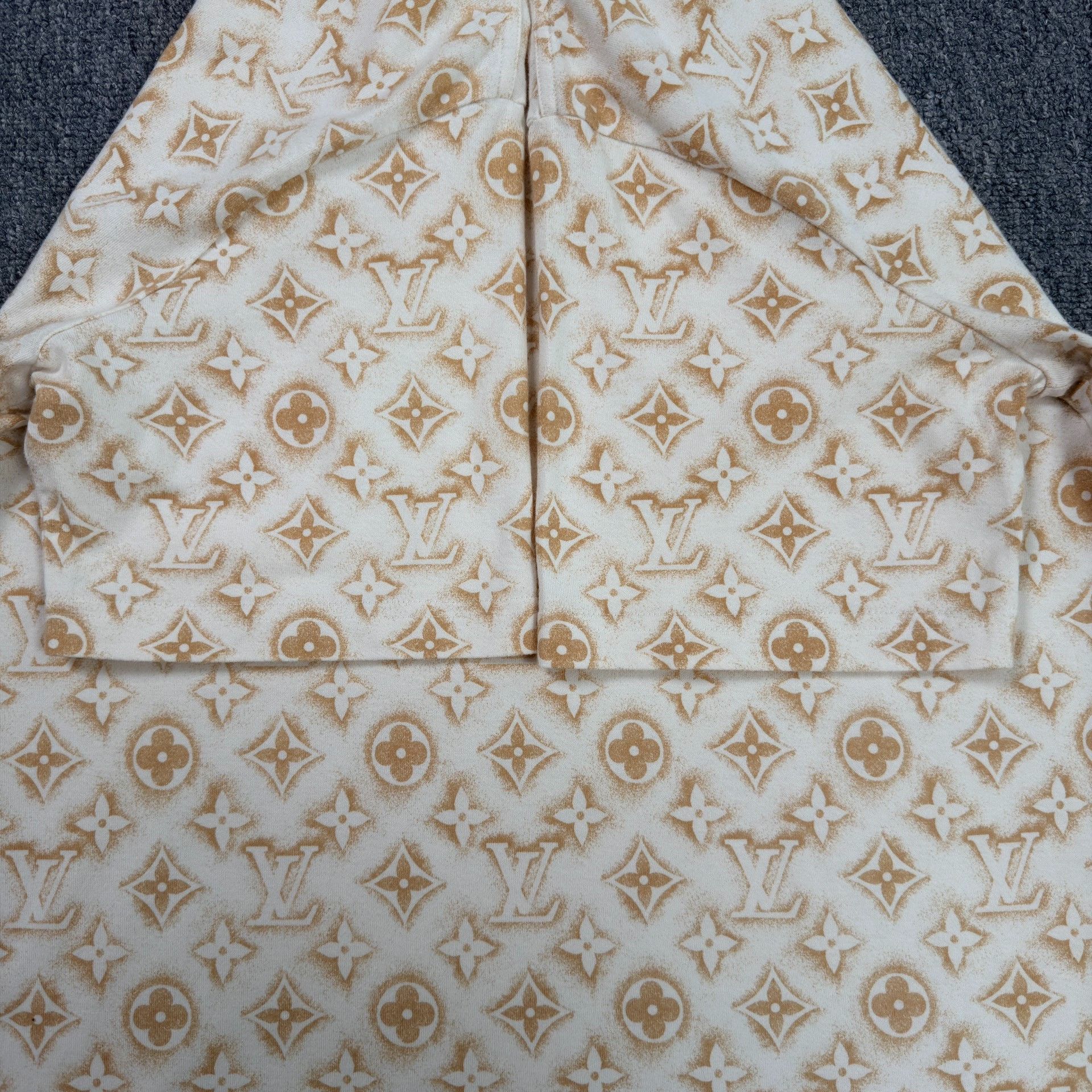 Louis Vuitton Louis Vuitton Monogram All-over Print T-Shirt L Size US L / EU 52-54 / 3 - 5 Thumbnail