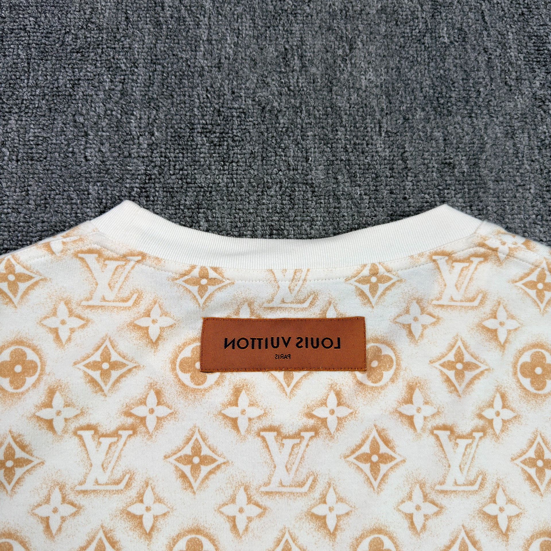Louis Vuitton Louis Vuitton Monogram All-over Print T-Shirt L Size US L / EU 52-54 / 3 - 9 Thumbnail
