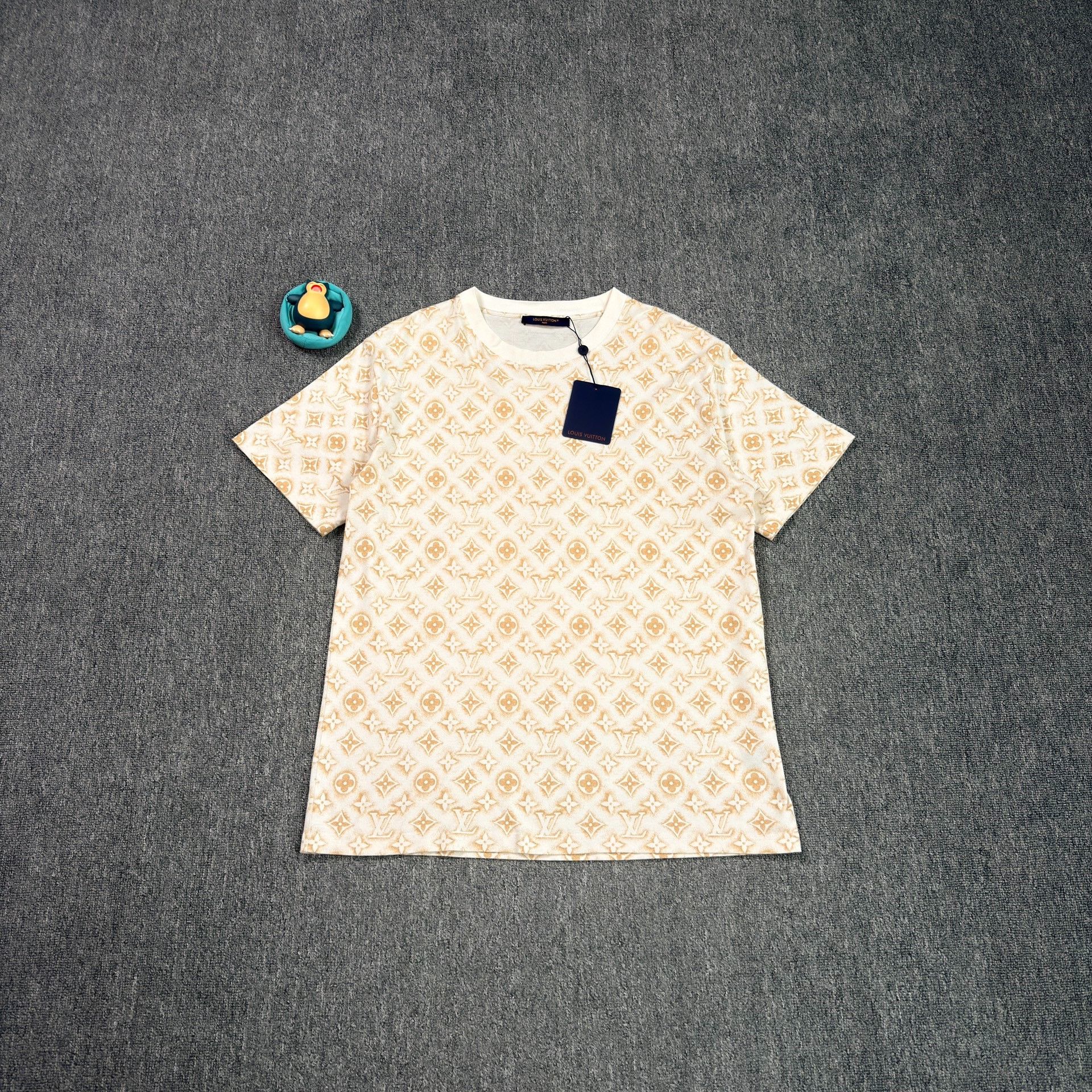 Louis Vuitton Louis Vuitton Monogram All-over Print T-Shirt L Size US L / EU 52-54 / 3 - 2 Thumbnail