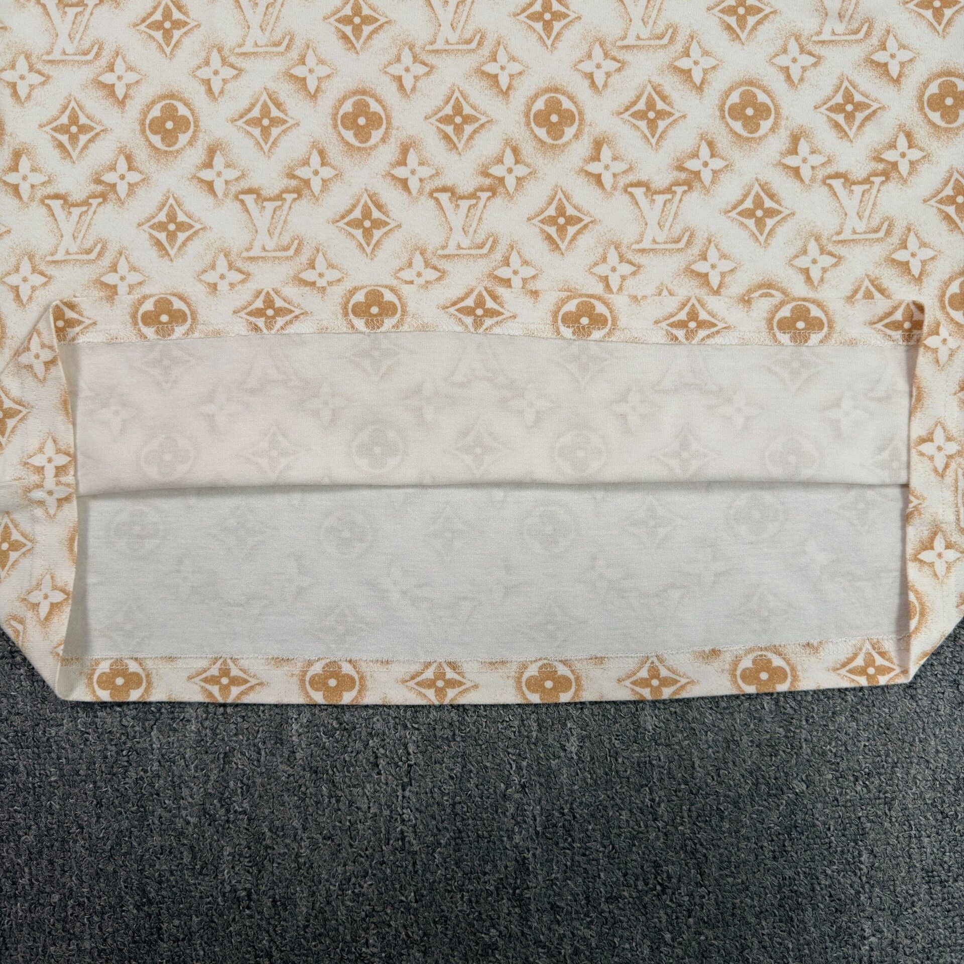 Louis Vuitton Louis Vuitton Monogram All-over Print T-Shirt L Size US L / EU 52-54 / 3 - 6 Thumbnail