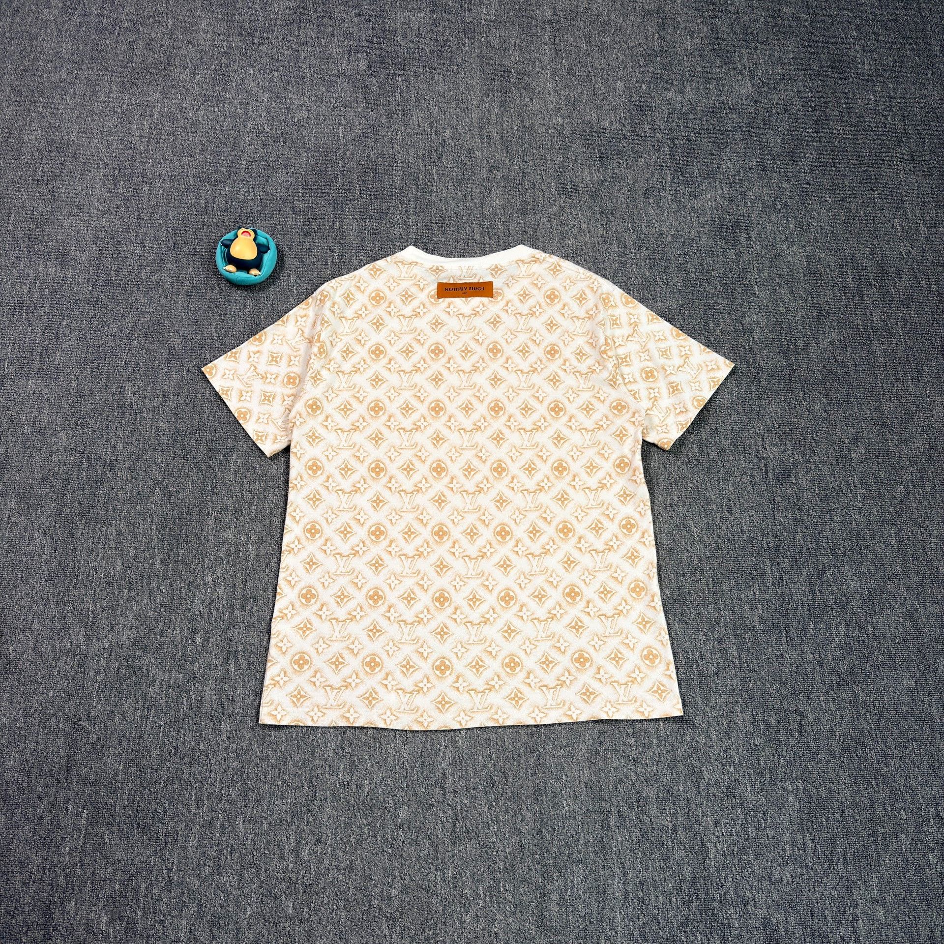 Louis Vuitton Louis Vuitton Monogram All-over Print T-Shirt L Size US L / EU 52-54 / 3 - 3 Thumbnail