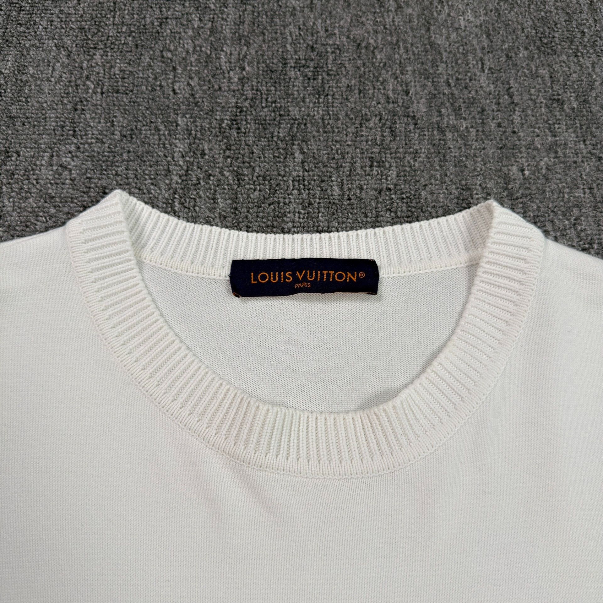 Louis Vuitton Louis Vuitton Pin Embroidered Logo T-Shirt Size L Size US L / EU 52-54 / 3 - 4 Thumbnail