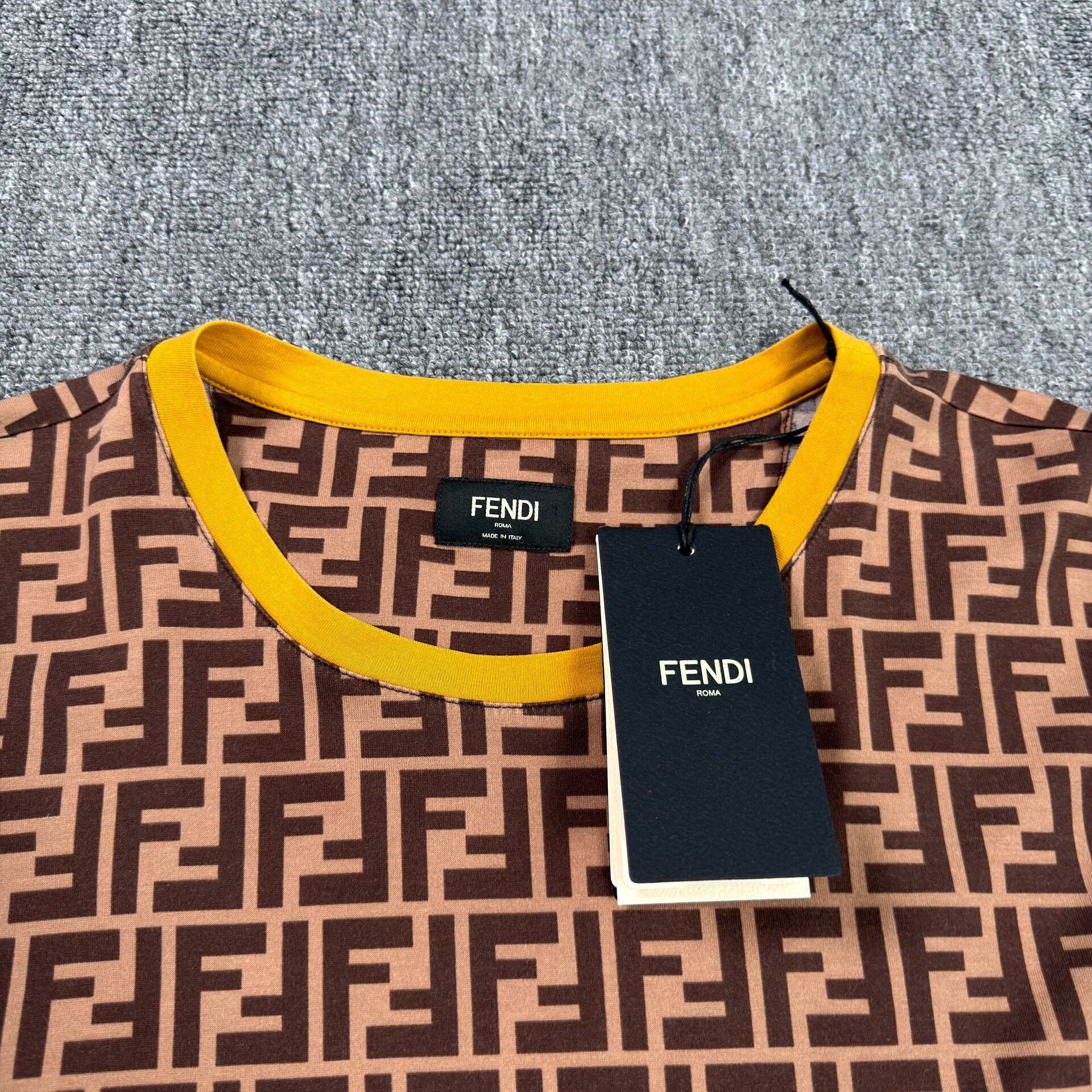 Fendi Fendi FF Zucca Monogram Print T-Shirt US M Size US M / EU 48-50 / 2 - 4 Thumbnail