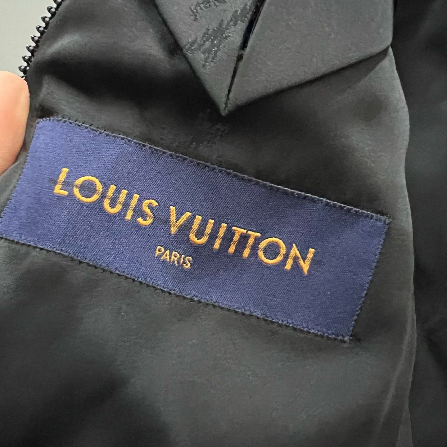 Louis Vuitton Louis Vuitton Gray Light Jacket s Men Size US S / EU 44-46 / 1 - 4 Thumbnail