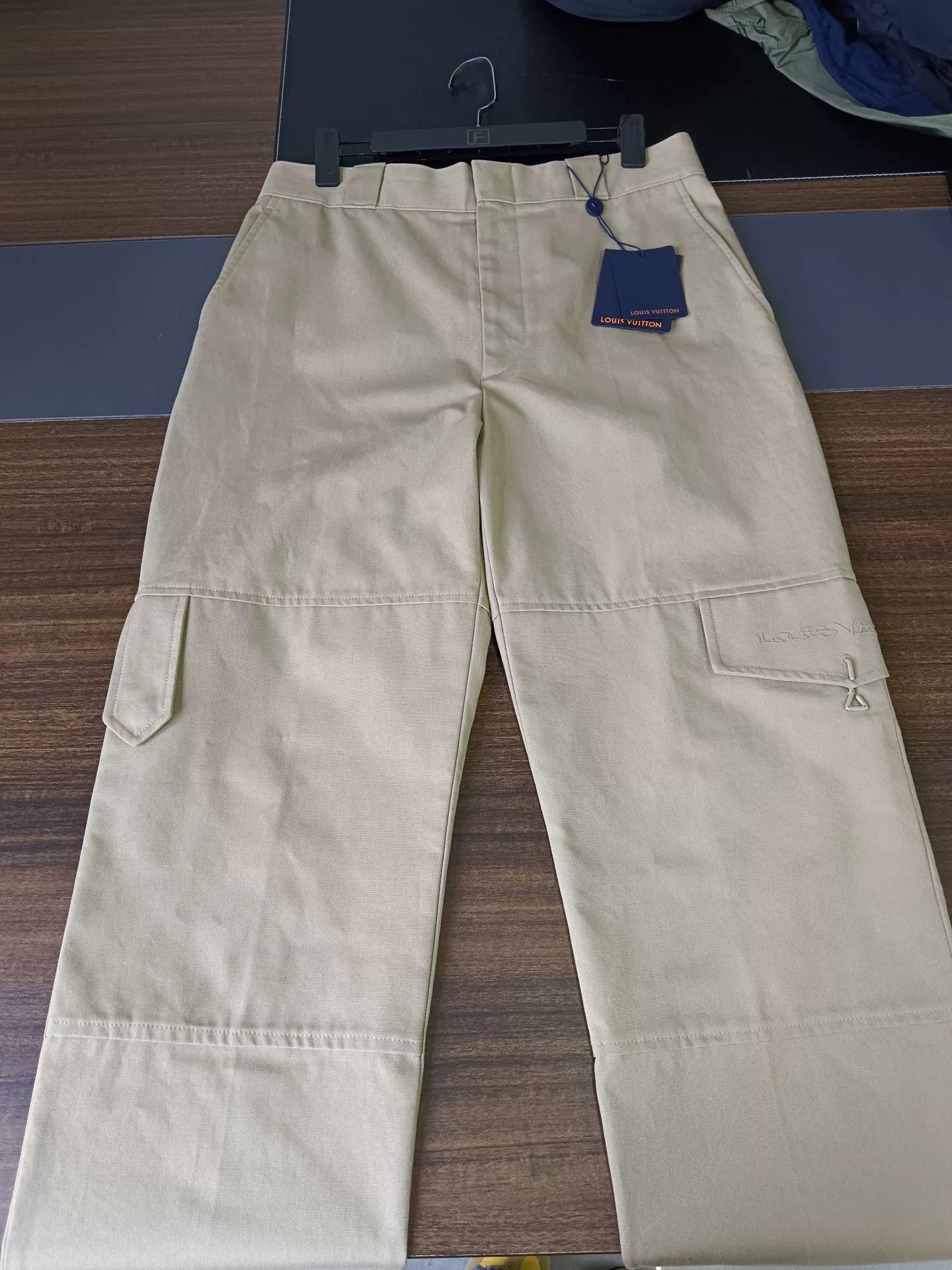 Louis Vuitton Louis Vuitton Embroidered Logo Cargo Pants 40 Size US 26 / EU 42 - 2 Thumbnail
