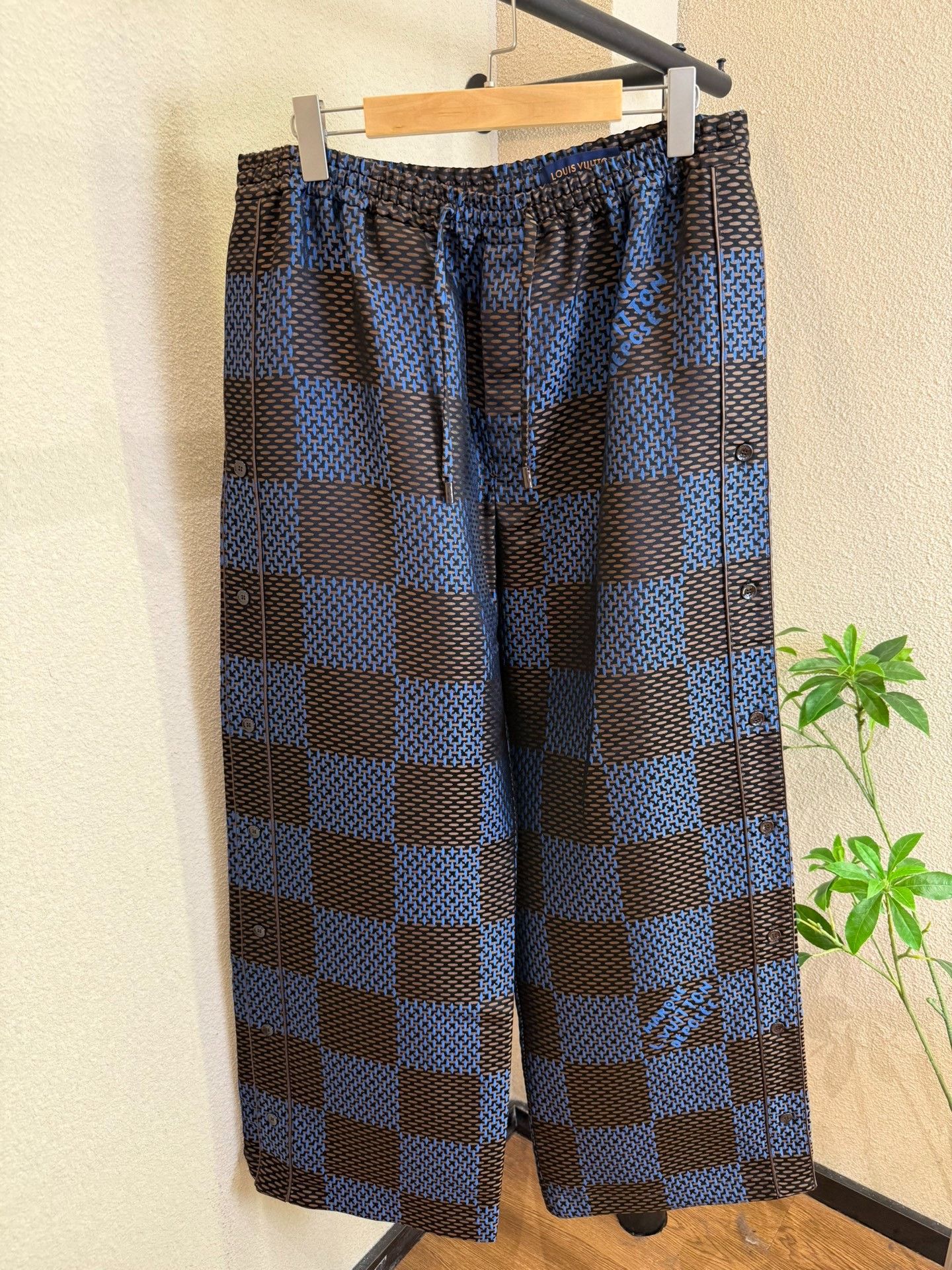 Louis Vuitton Louis Vuitton Damier Silk Drawstring Trousers 52 Size US 36 / EU 52 - 2 Thumbnail