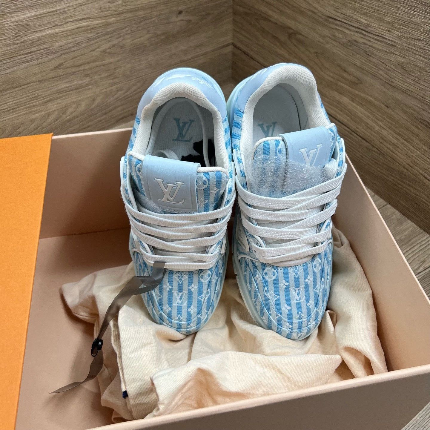 Louis Vuitton Louis Vuitton Training Blue Lowtop Sneakers us_6-5 Women Size US 6.5 / IT 36.5 - 3 Thumbnail