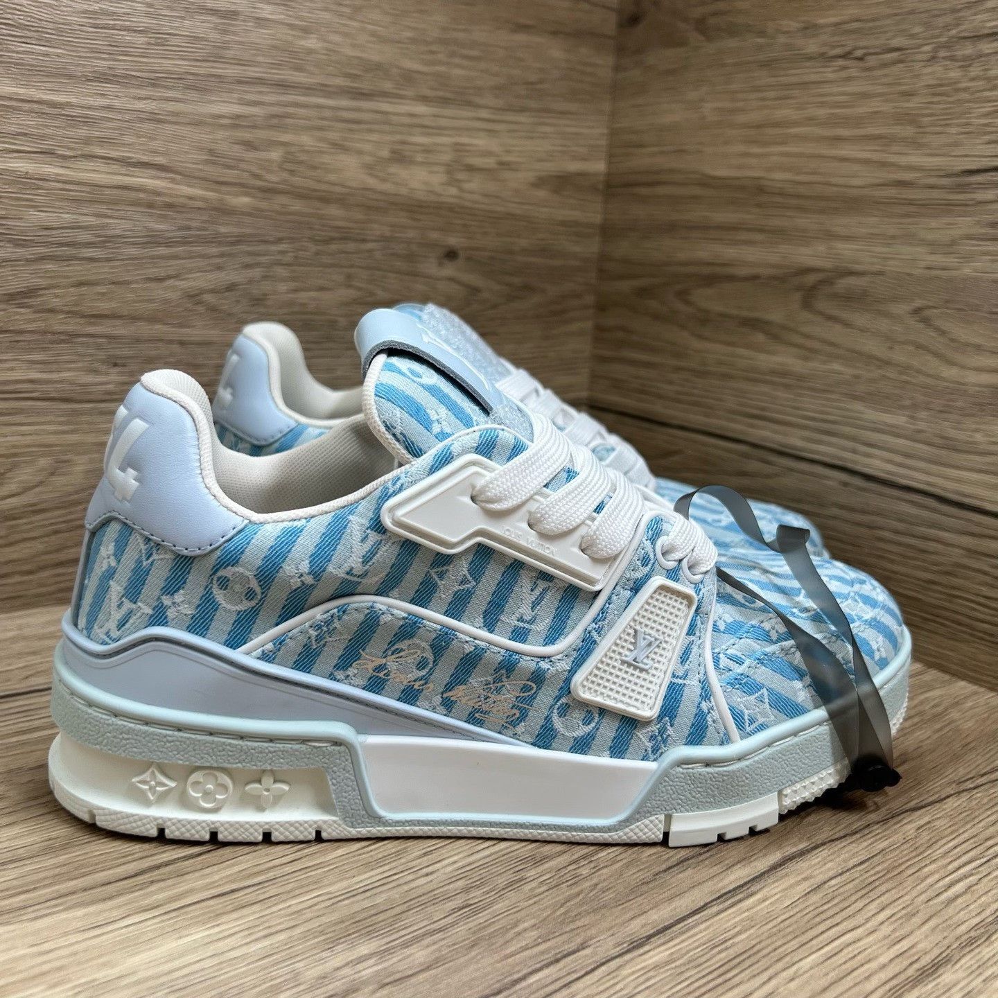 Louis Vuitton Louis Vuitton Training Blue Lowtop Sneakers us_6-5 Women Size US 6.5 / IT 36.5 - 5 Thumbnail