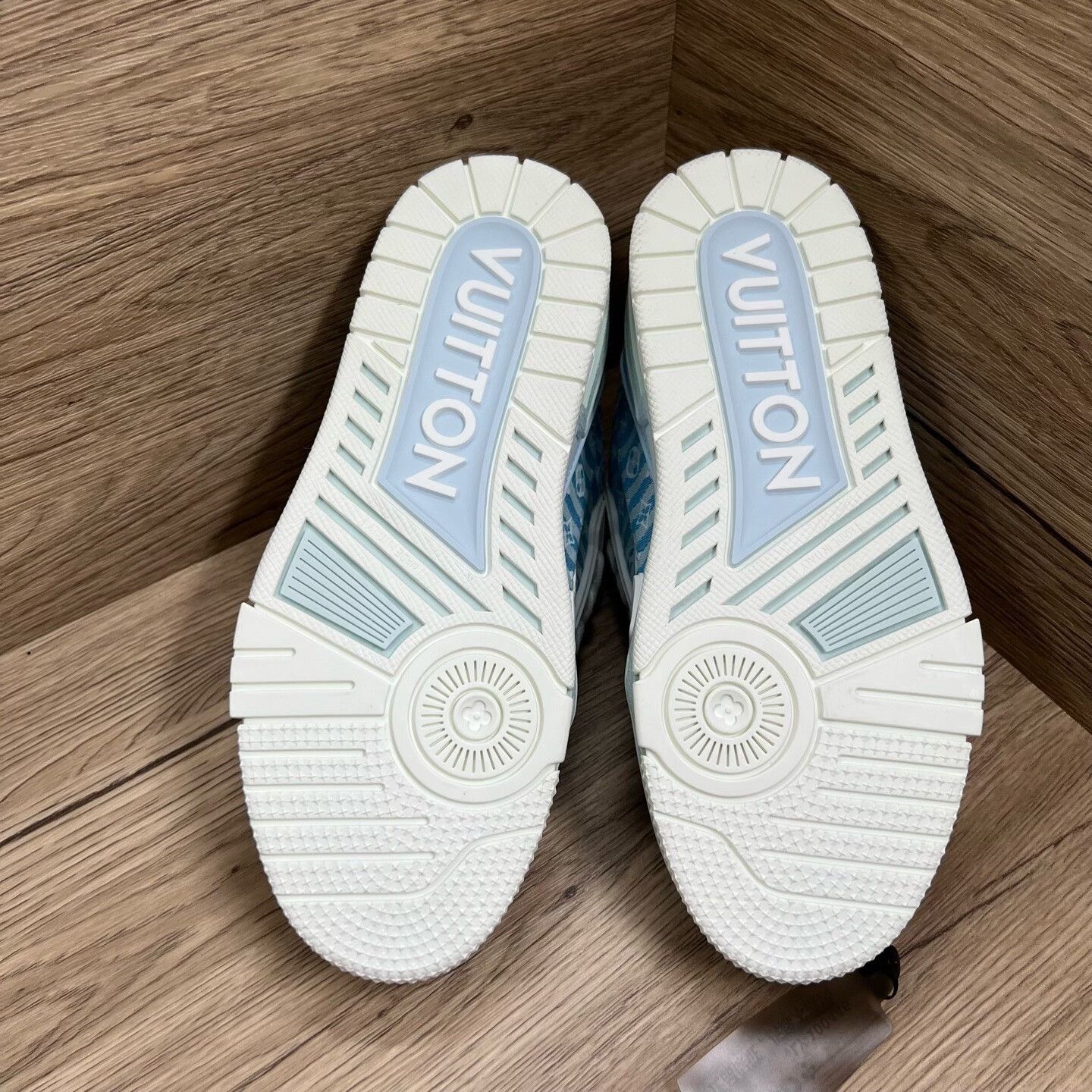 Louis Vuitton Louis Vuitton Training Blue Lowtop Sneakers us_6-5 Women Size US 6.5 / IT 36.5 - 7 Thumbnail