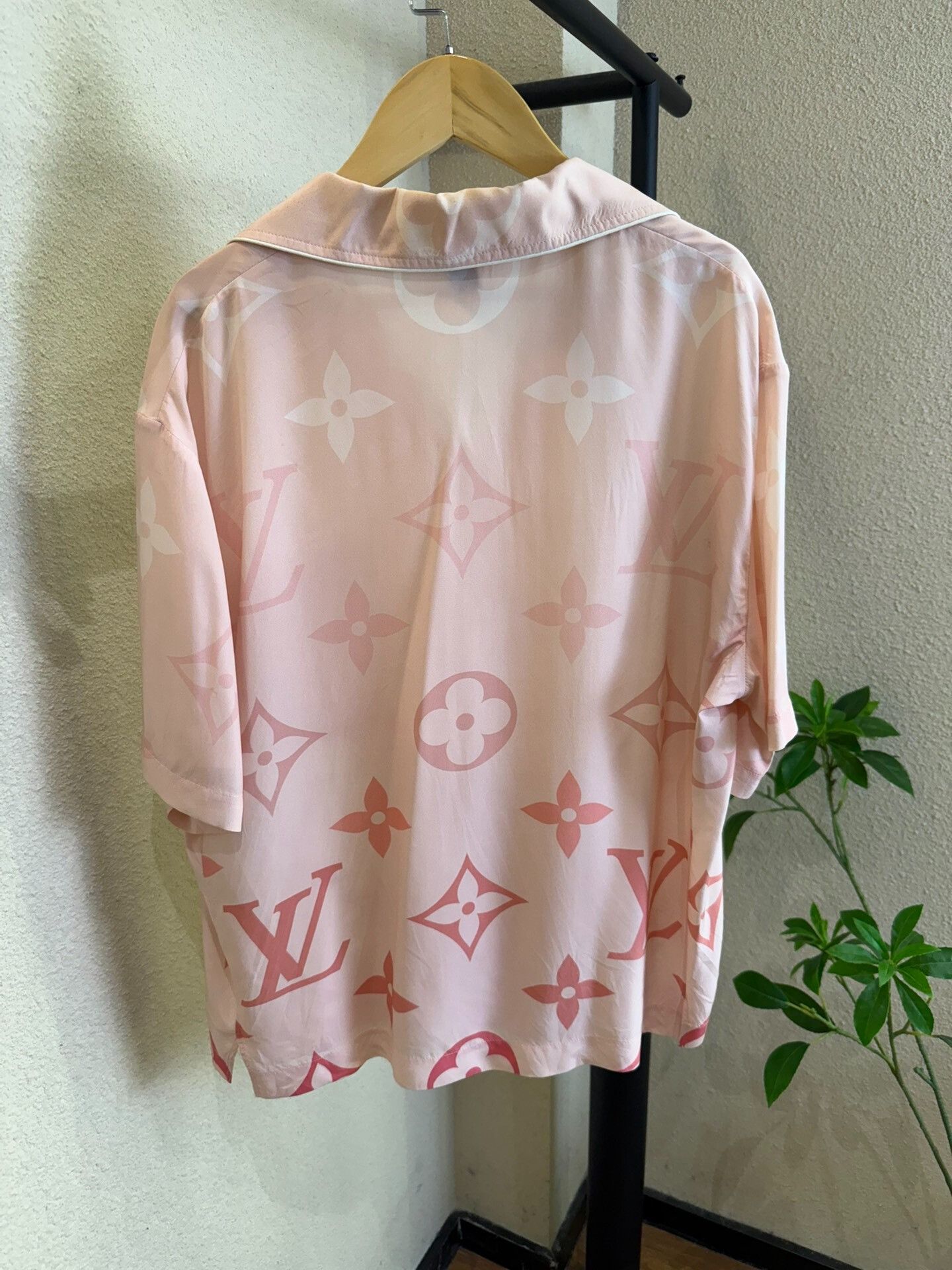Louis Vuitton Louis Vuitton Monogram Silk Short Sleeve Shirt 36 Size XS / US 0-2 / IT 36-38 - 3 Thumbnail