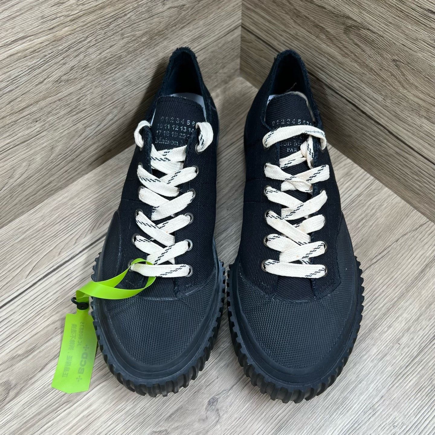 Maison Margiela Maison Margiela Canvas Black Lowtop Sneakers 9 Men Size US 9 / EU 42 - 2 Thumbnail