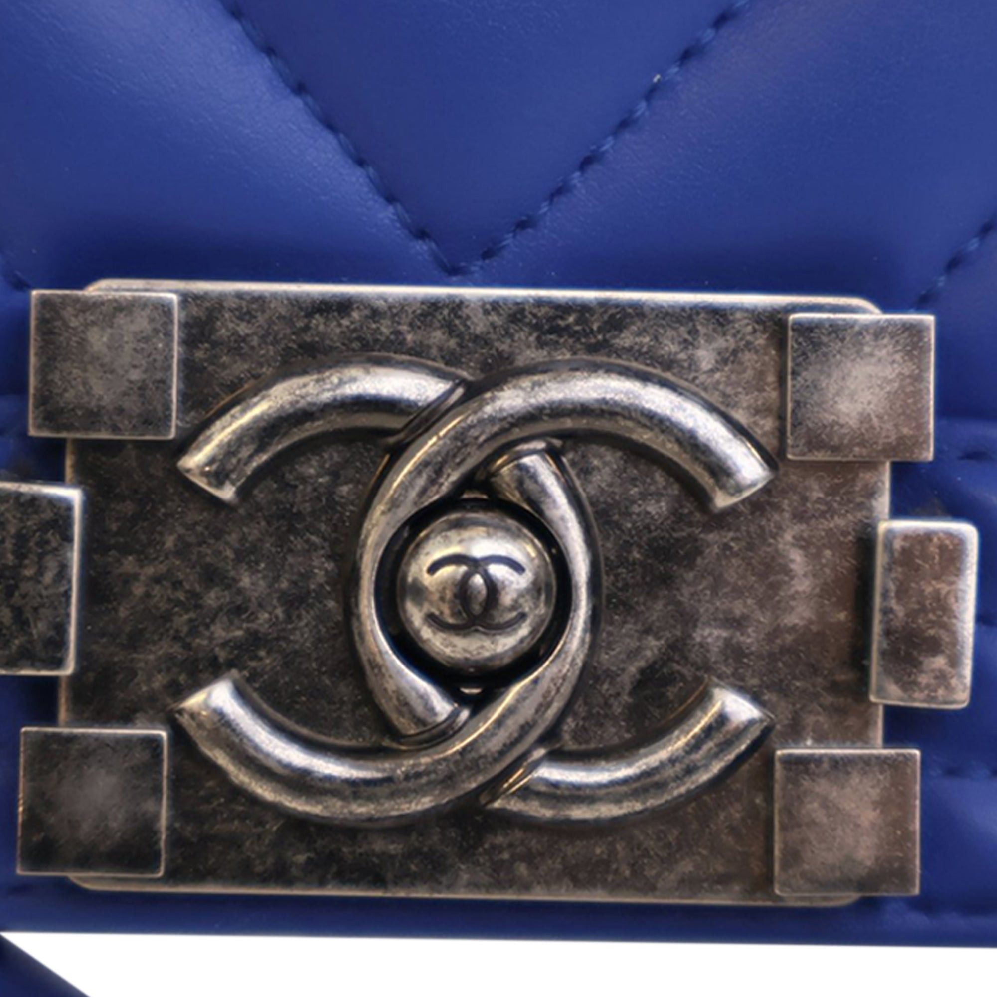 Chanel Old Medium Chevron Lambskin Boy Flap Size ONE SIZE - 9 Thumbnail