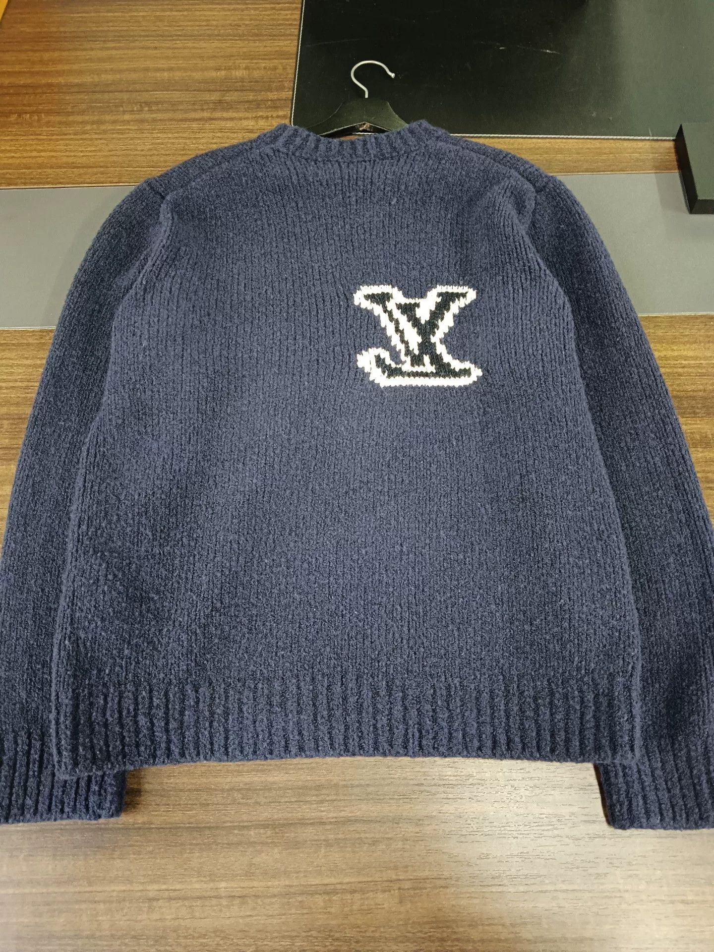 Louis Vuitton Louis Vuitton Big Logo Textured Knit Sweater L Size US L / EU 52-54 / 3 - 3 Thumbnail