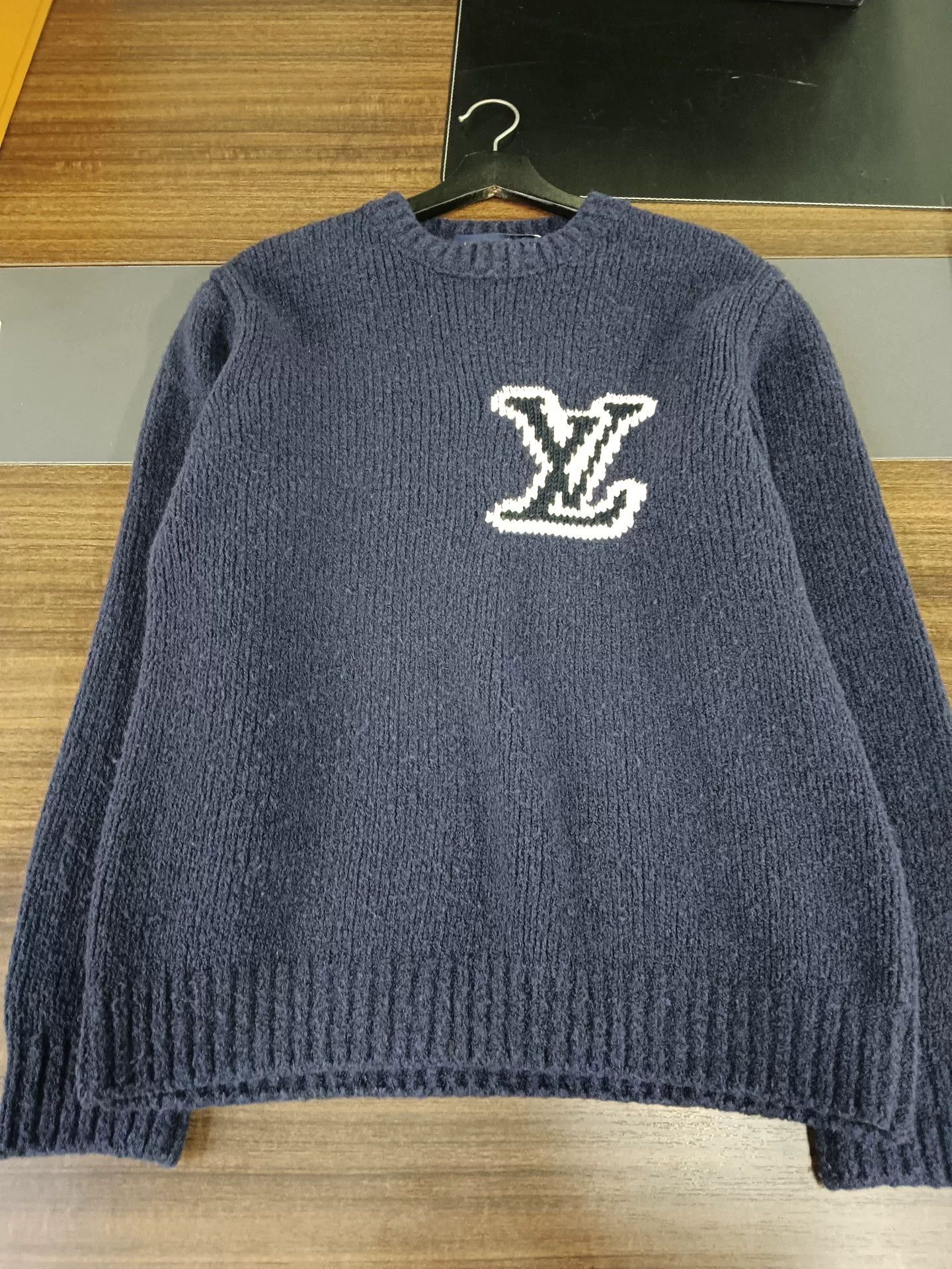 Louis Vuitton Louis Vuitton Big Logo Textured Knit Sweater L Size US L / EU 52-54 / 3 - 2 Thumbnail