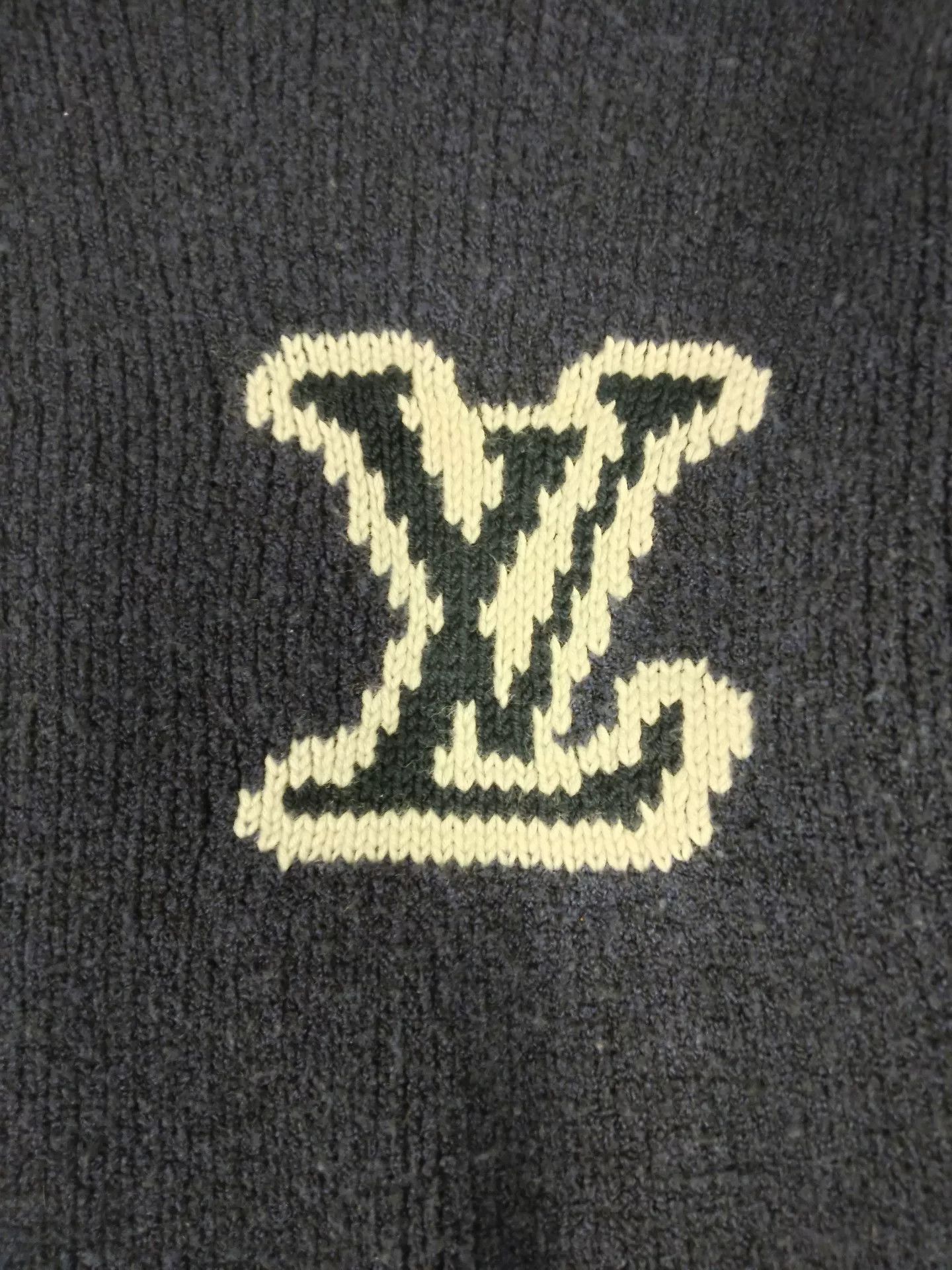Louis Vuitton Louis Vuitton Big Logo Textured Knit Sweater L Size US L / EU 52-54 / 3 - 4 Thumbnail