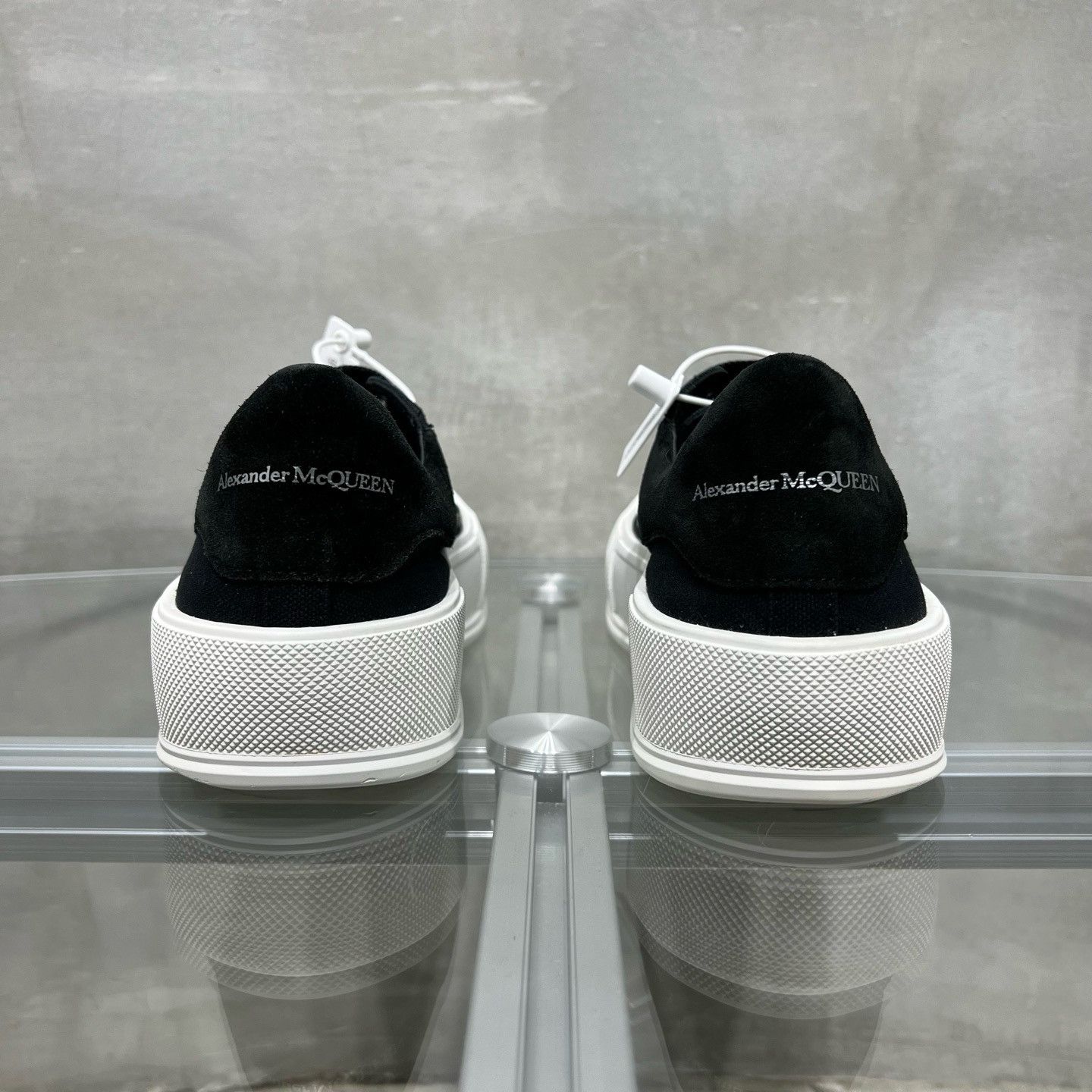 Alexander McQueen Alexander McQueen Canvas Logo Low-Top Sneakers 41 Size US 8 / EU 41 - 7 Thumbnail