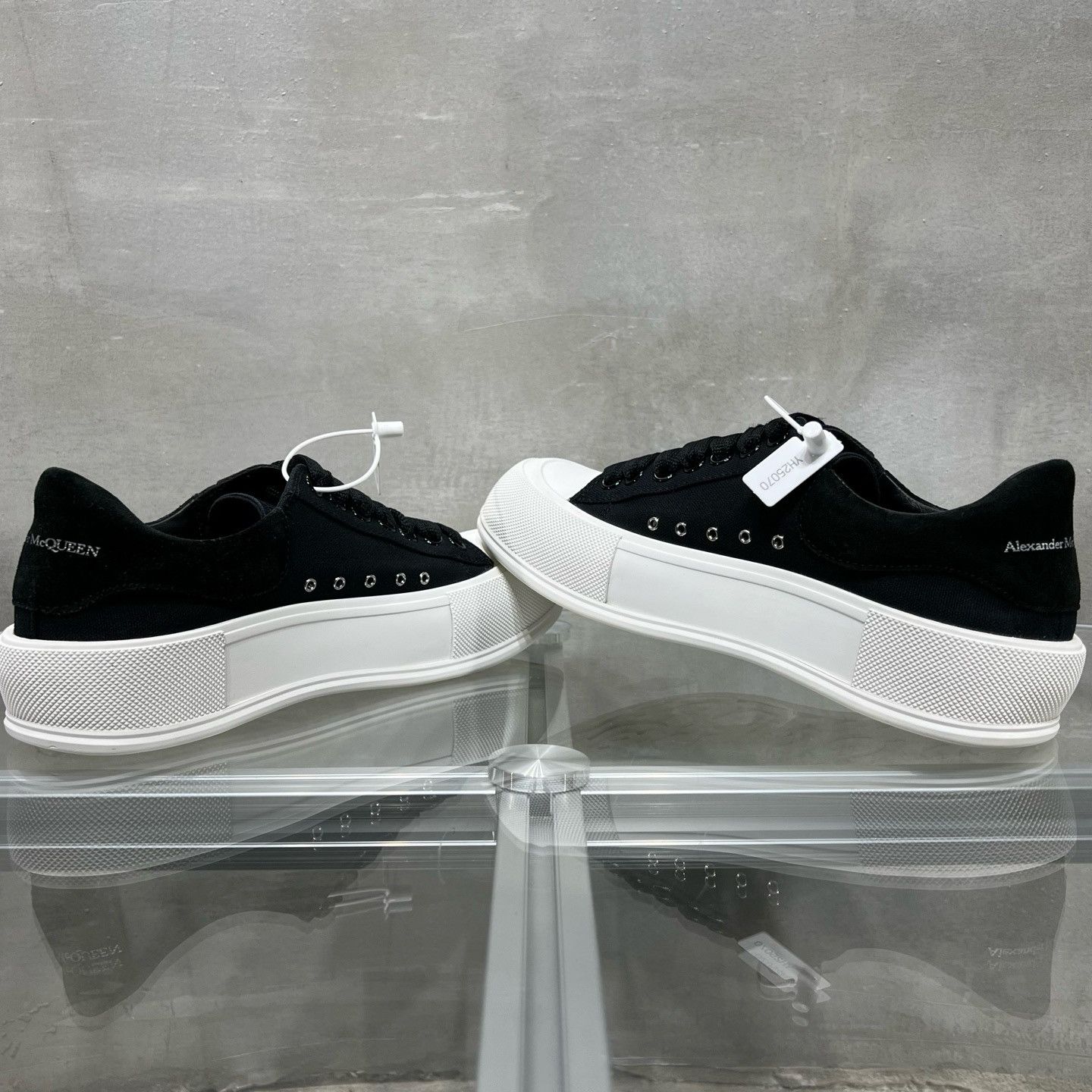 Alexander McQueen Alexander McQueen Canvas Logo Low-Top Sneakers 41 Size US 8 / EU 41 - 6 Thumbnail