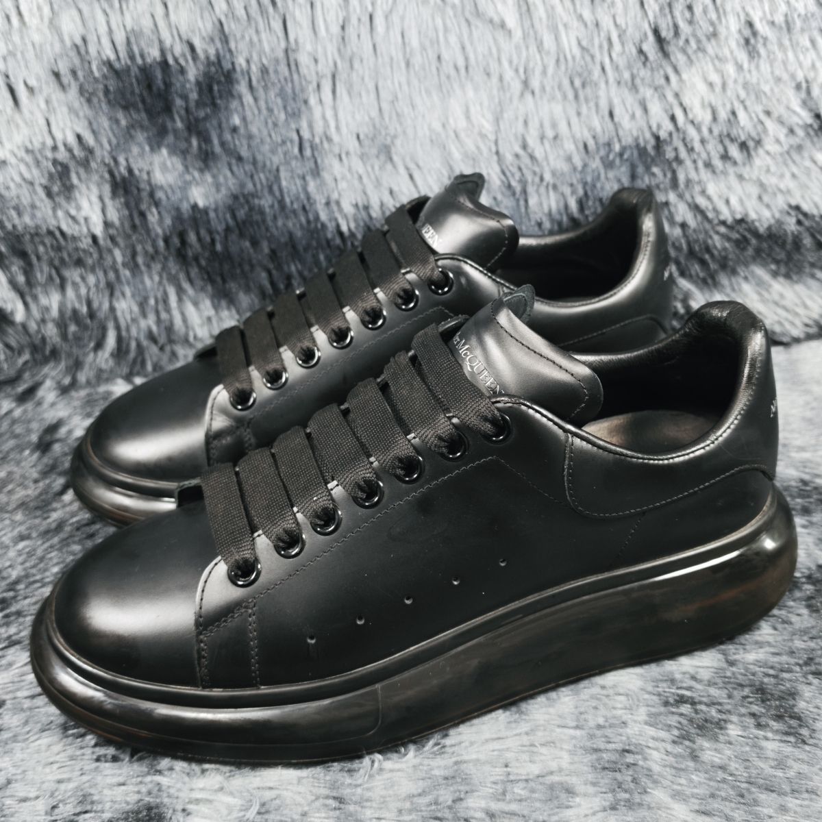 Alexander McQueen Alexander McQueen Black Oversized Sneakers 42 Size US 9 / EU 42 - 2 Thumbnail