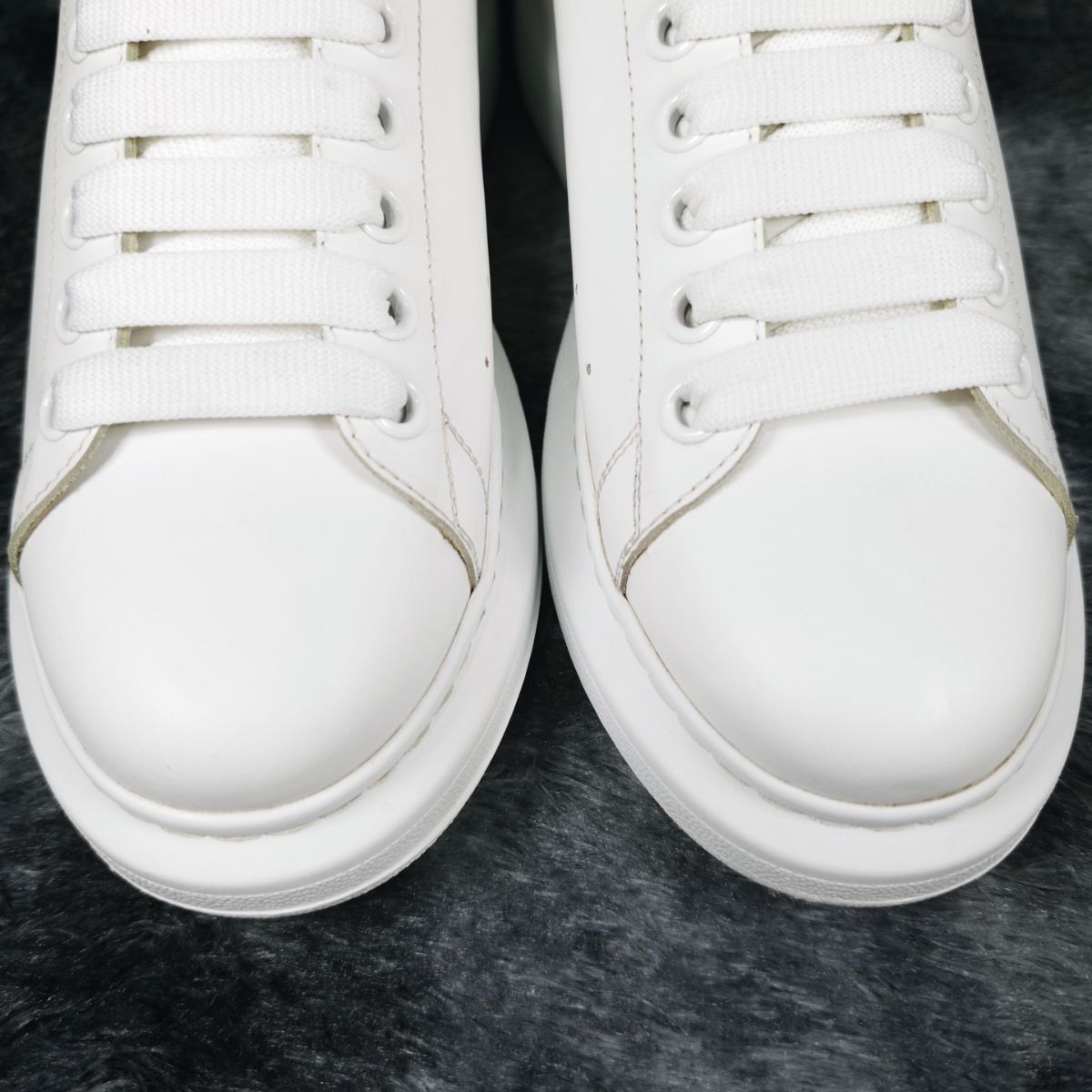 Alexander McQueen Alexander McQueen Oversized Metallic Heel Sneakers 41 Size US 8 / EU 41 - 12 Thumbnail