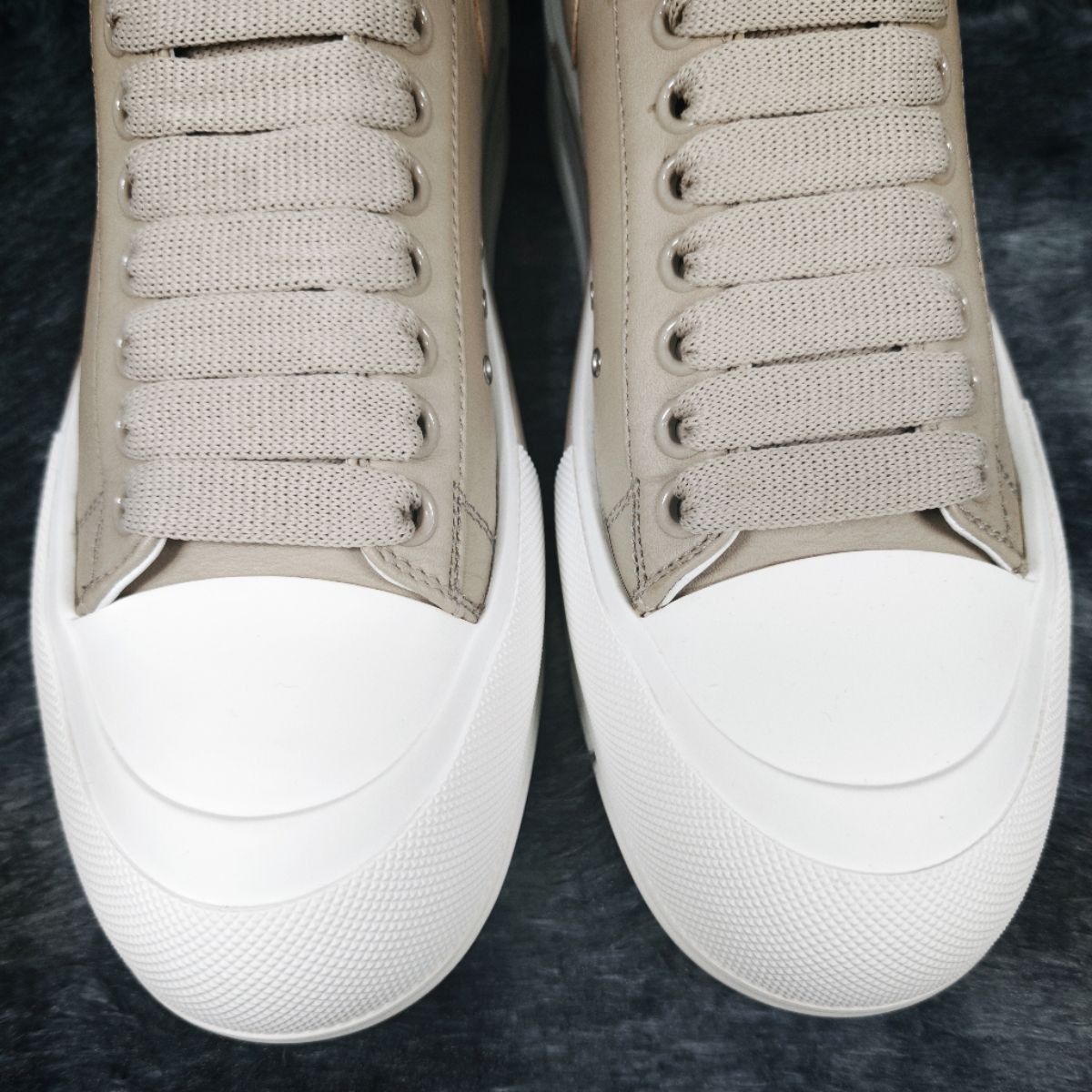 Alexander McQueen Alexander McQueen Beige Leather Oversized Sneakers 42 Size US 9 / EU 42 - 12 Thumbnail